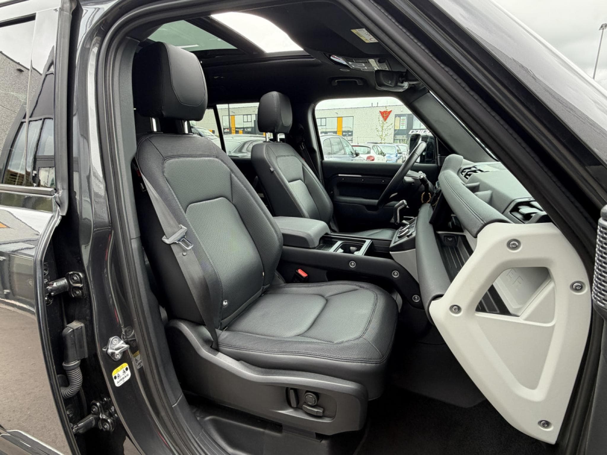 Land-Rover Defender Defender 110 Hybrid X-Dynamic SE/CARPATHIAN (2023) - Photo 23