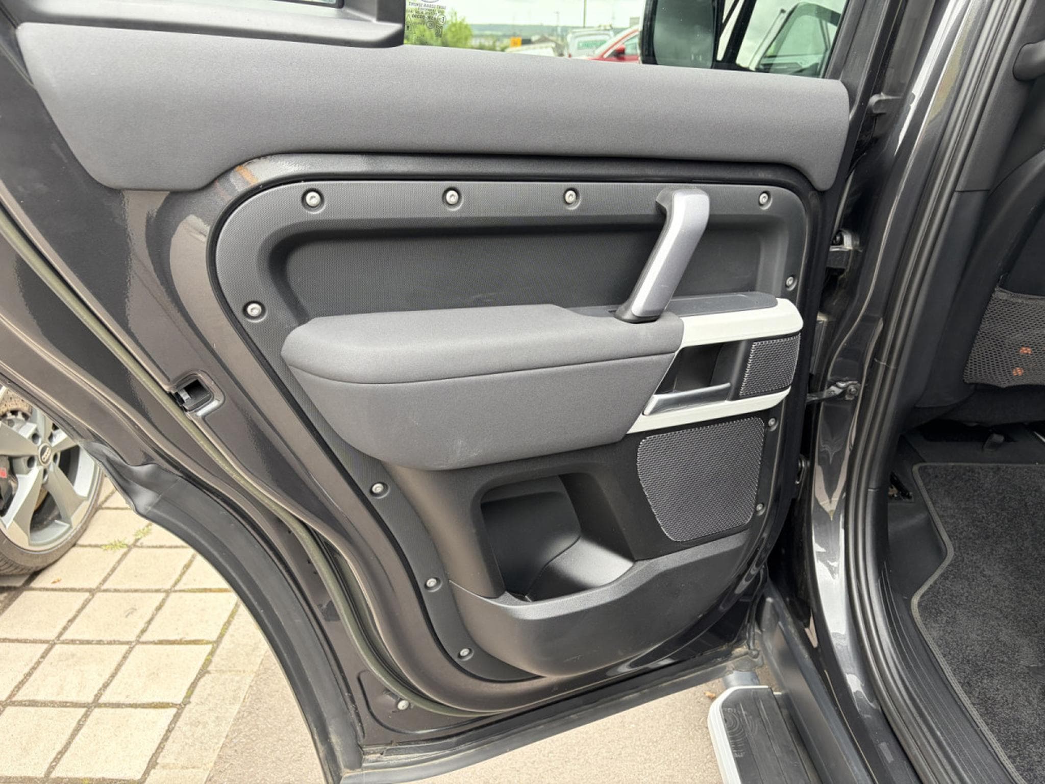 Land-Rover Defender Defender 110 Hybrid X-Dynamic SE/CARPATHIAN (2023) - Photo 24