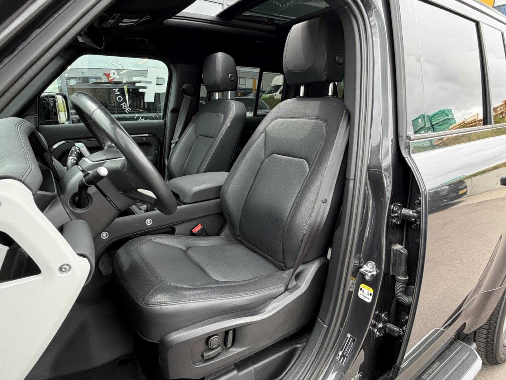 Land-Rover Defender Defender 110 Hybrid X-Dynamic SE/CARPATHIAN (2023) - Photo 6
