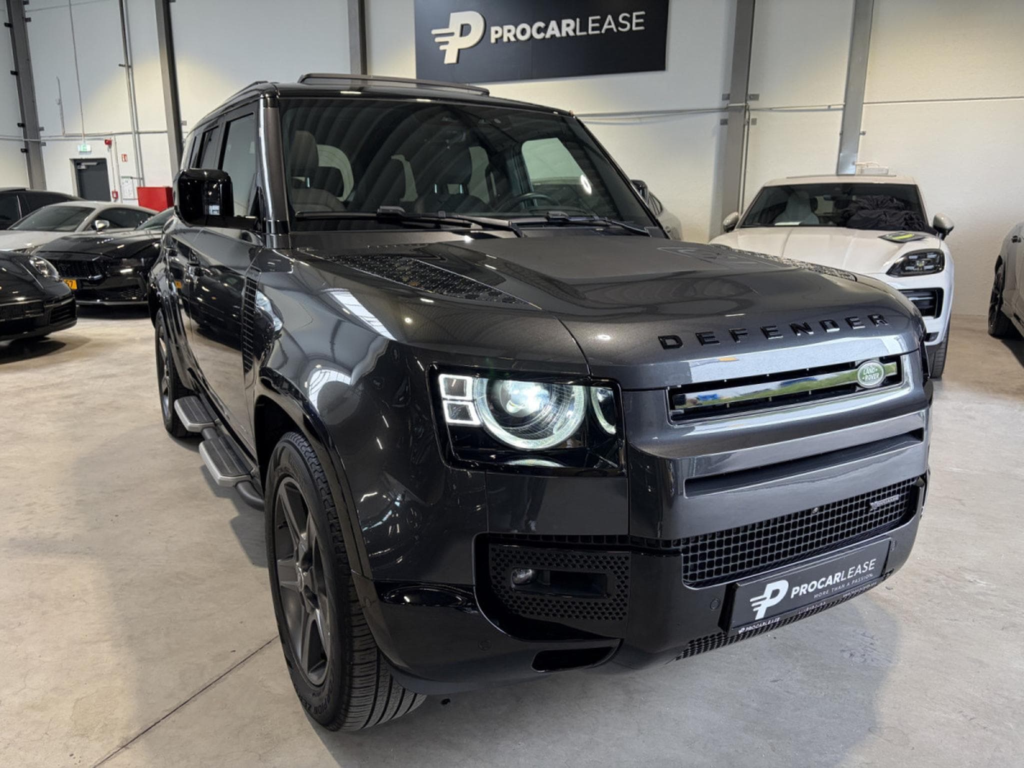 Land-Rover Defender Defender 110 Hybrid X-Dynamic SE/CARPATHIAN (2023) - Photo 7