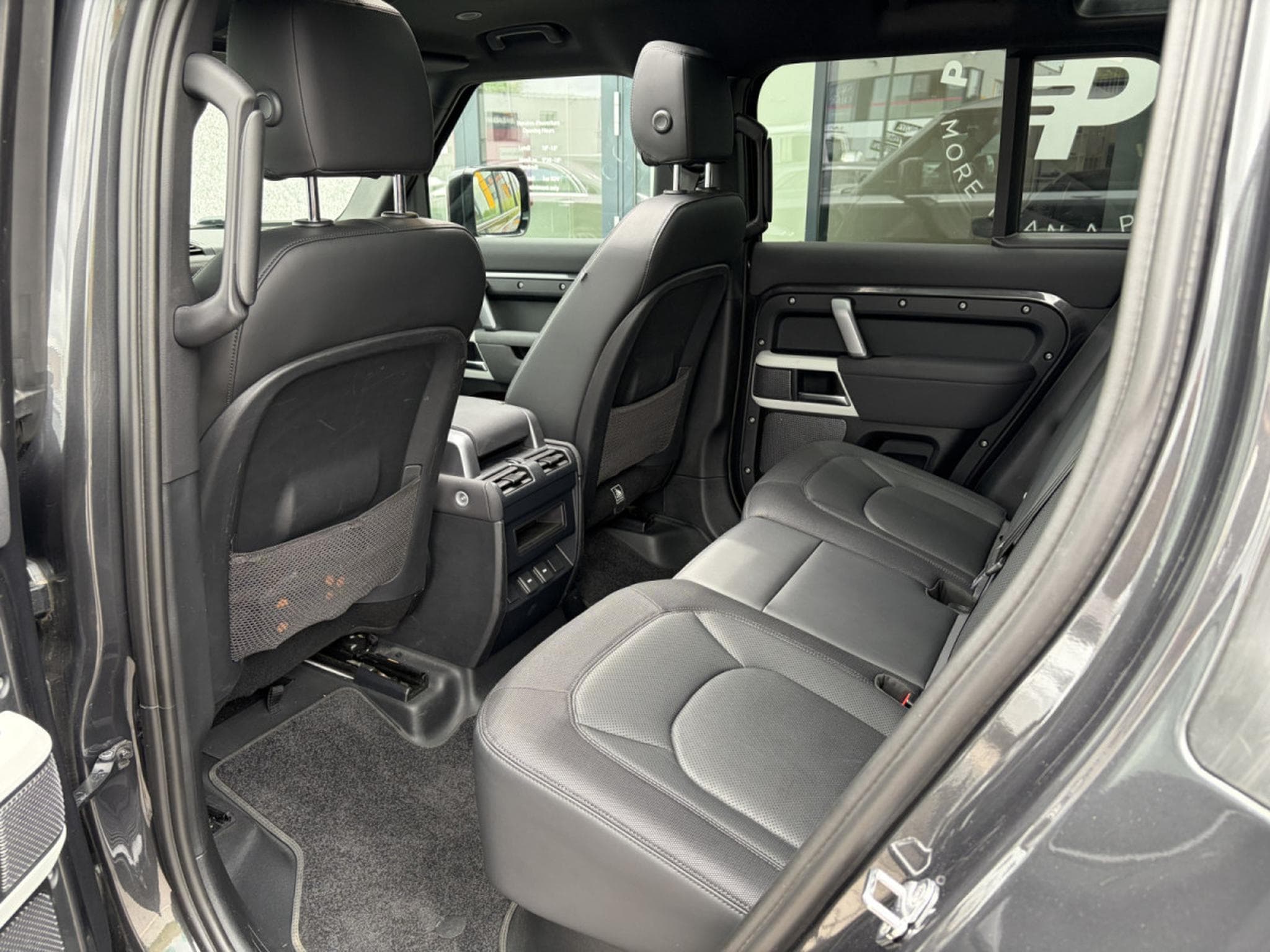 Land-Rover Defender Defender 110 Hybrid X-Dynamic SE/CARPATHIAN (2023) - Photo 8