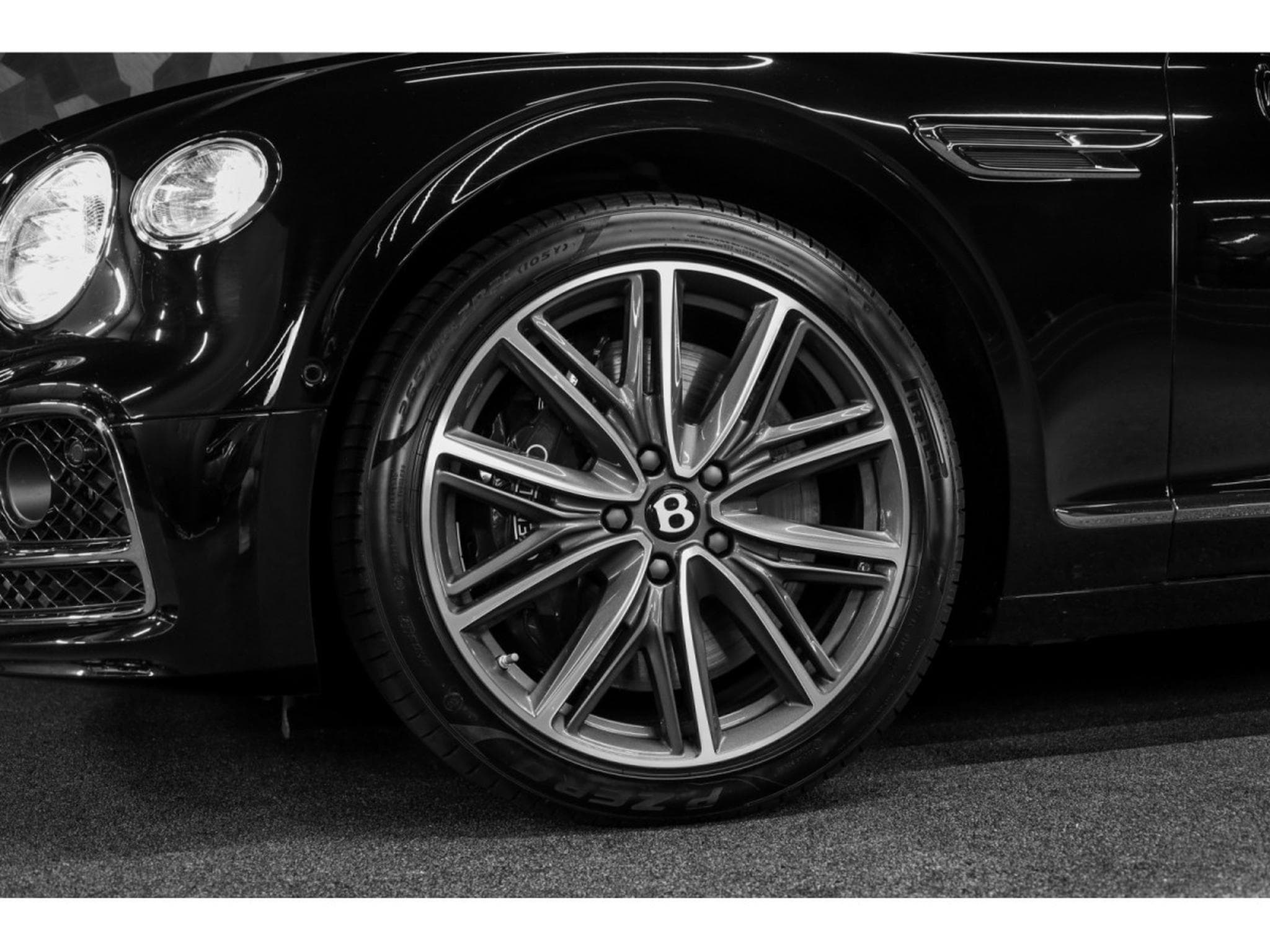 Bentley Flying Spur V8 (2021) - Photo 17
