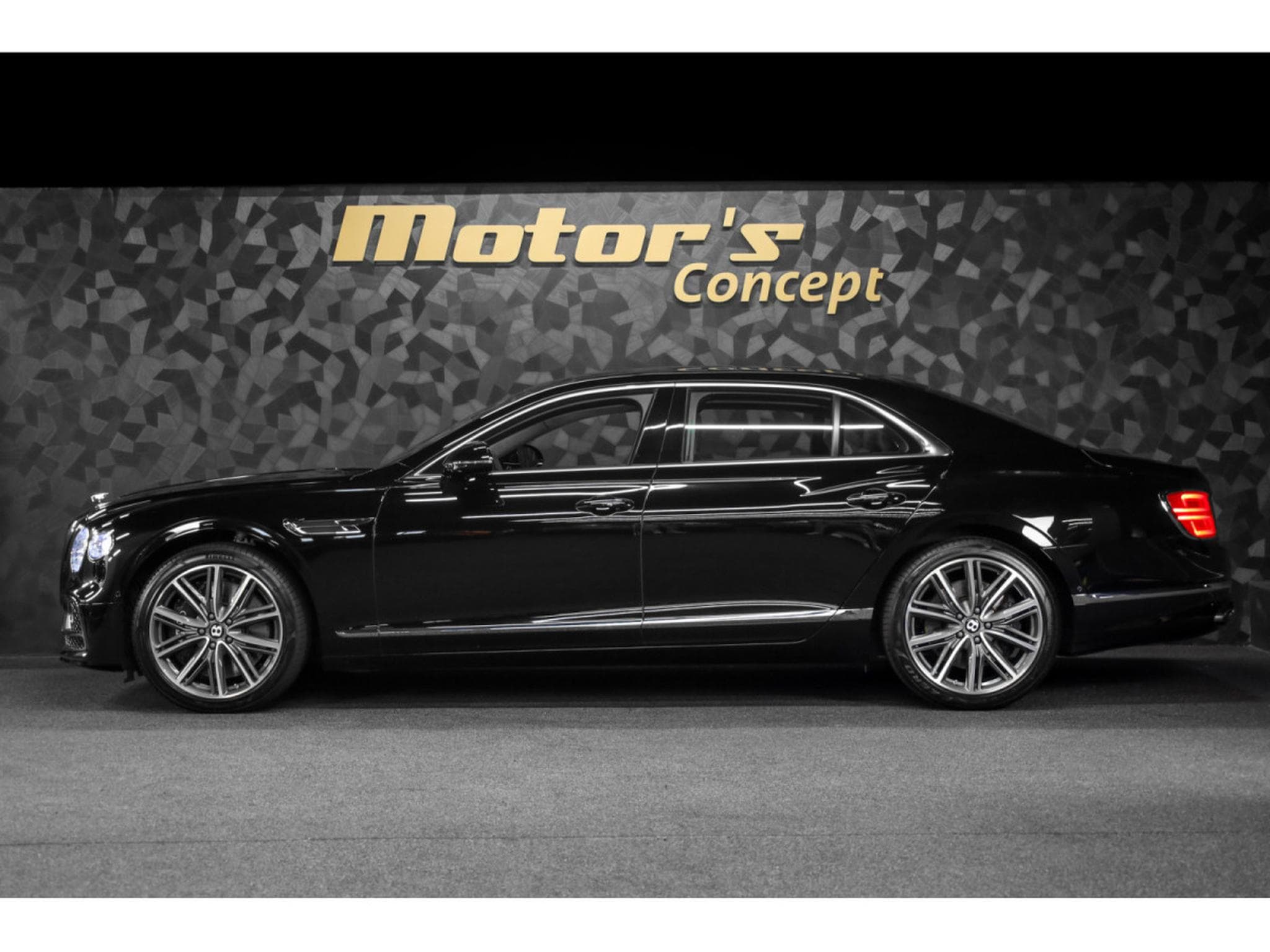 Bentley Flying Spur V8 (2021) - Photo 2
