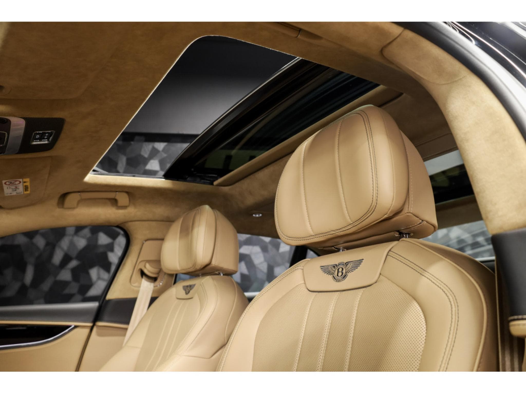 Bentley Flying Spur V8 (2021) - Photo 21