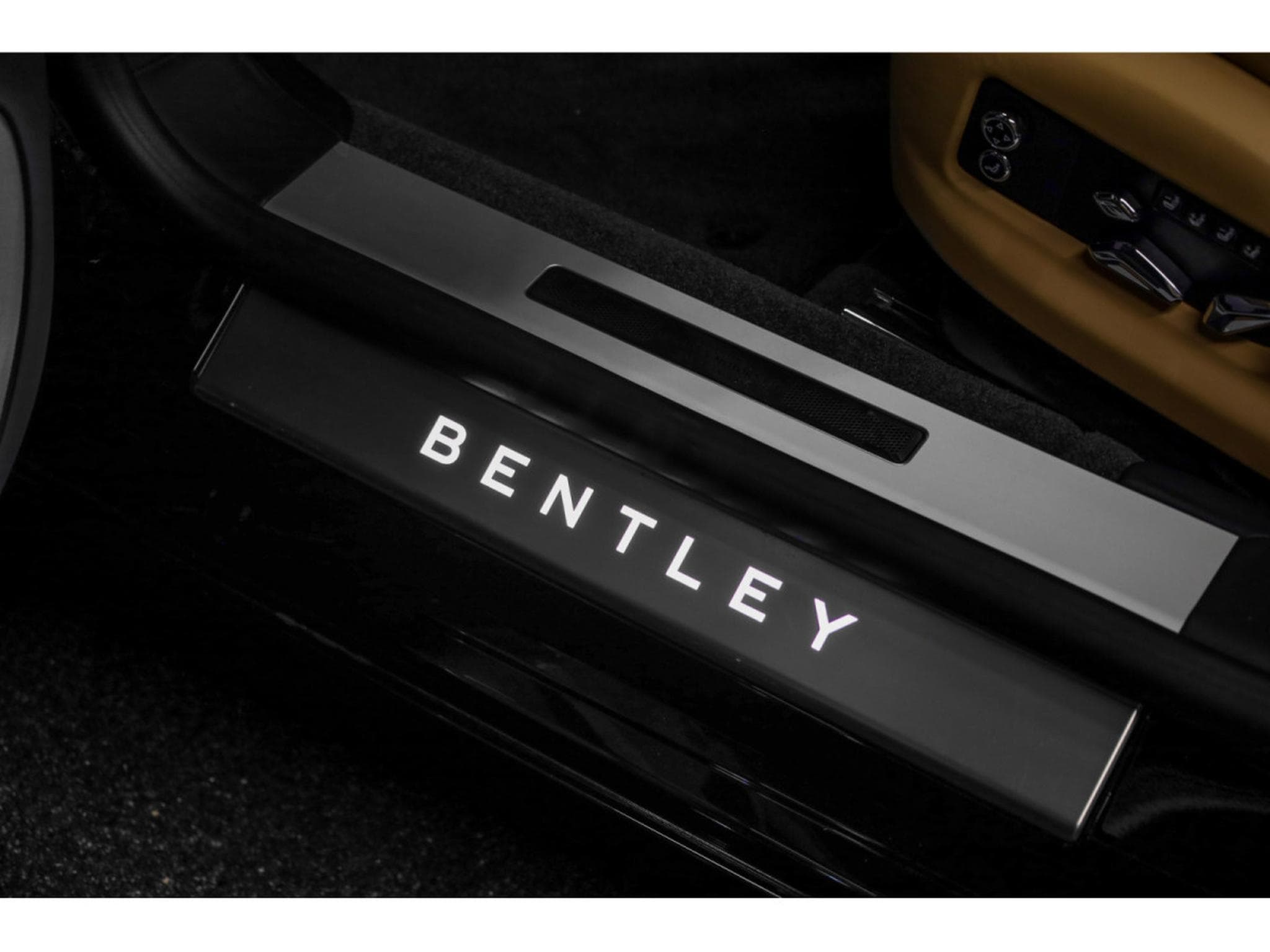 Bentley Flying Spur V8 (2021) - Photo 24