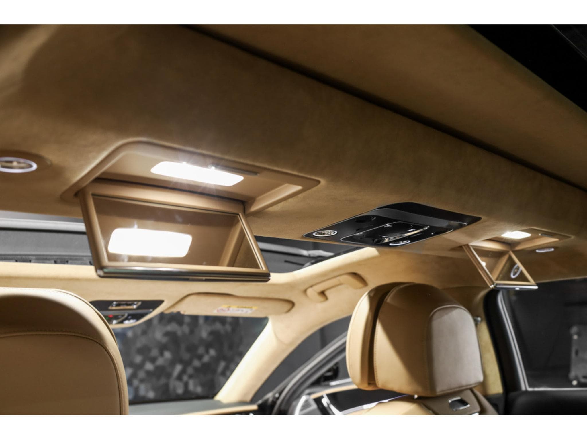 Bentley Flying Spur V8 (2021) - Photo 30