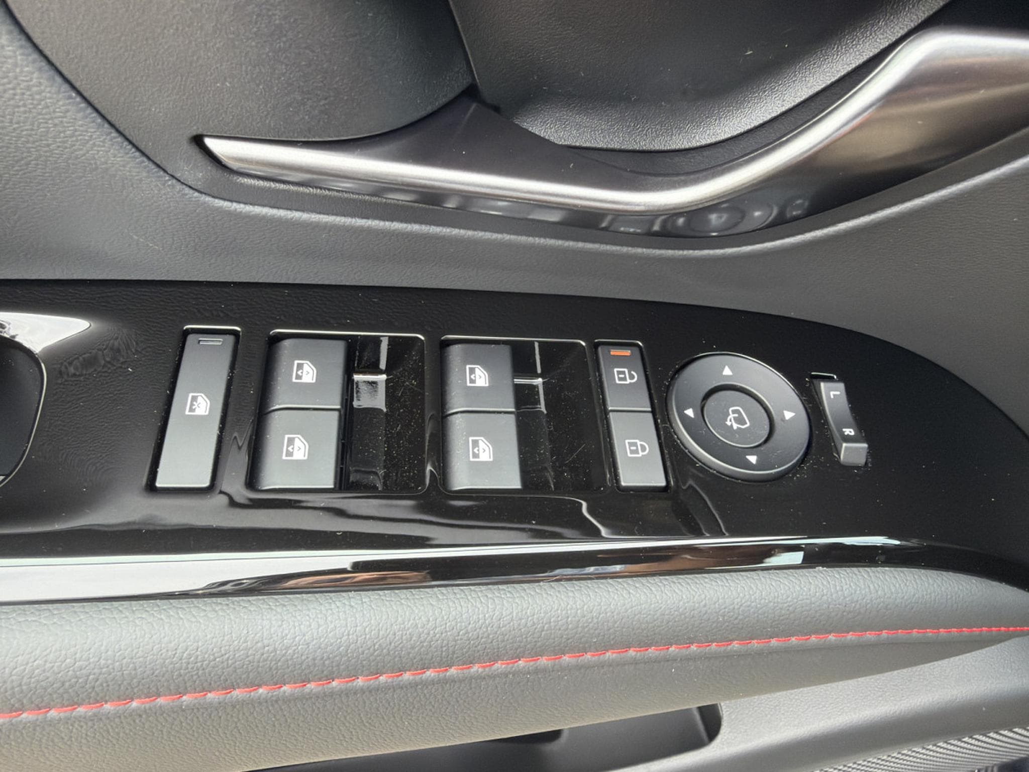 Hyundai Tucson 1.6 T-GDI HEV 6AT Shine Shadow N-LINE 239CV (2026) - Photo 17