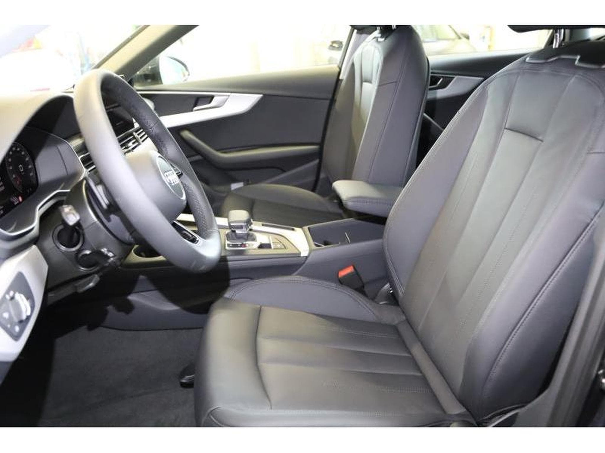 Audi A4 Avant (2024) - Photo 10