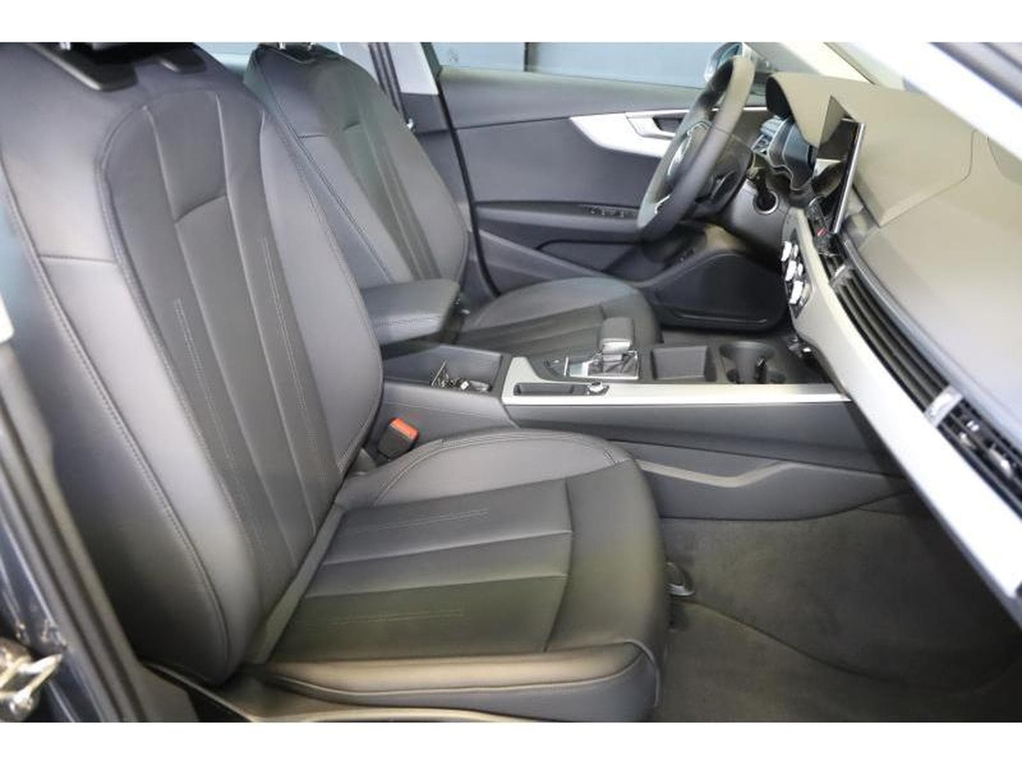 Audi A4 Avant (2024) - Photo 11