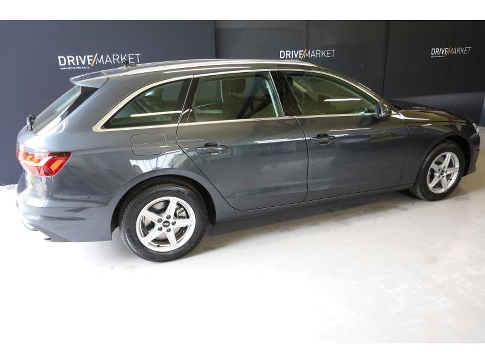 Audi A4 Avant (2024) - Photo 3