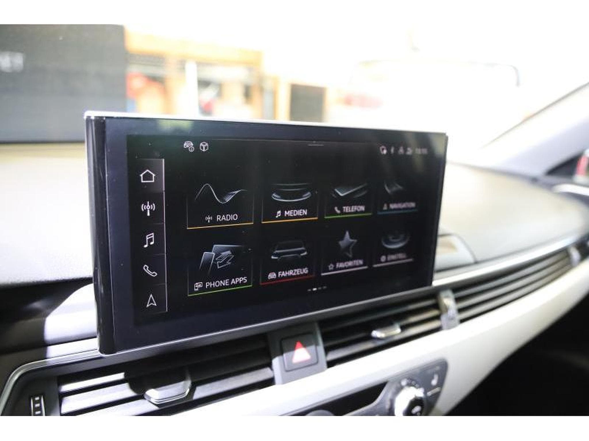 Audi A4 Avant (2024) - Photo 5