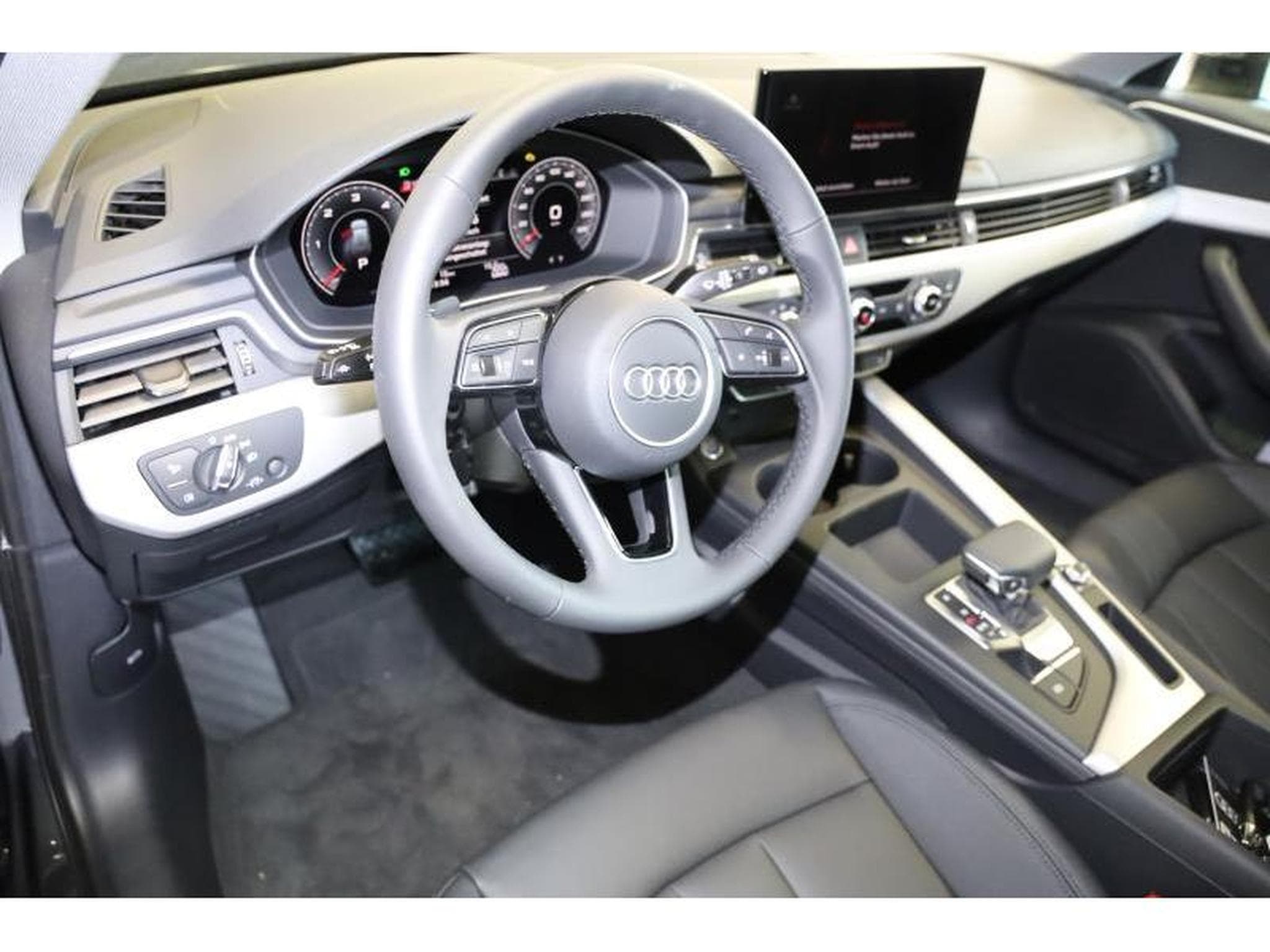 Audi A4 Avant (2024) - Photo 8