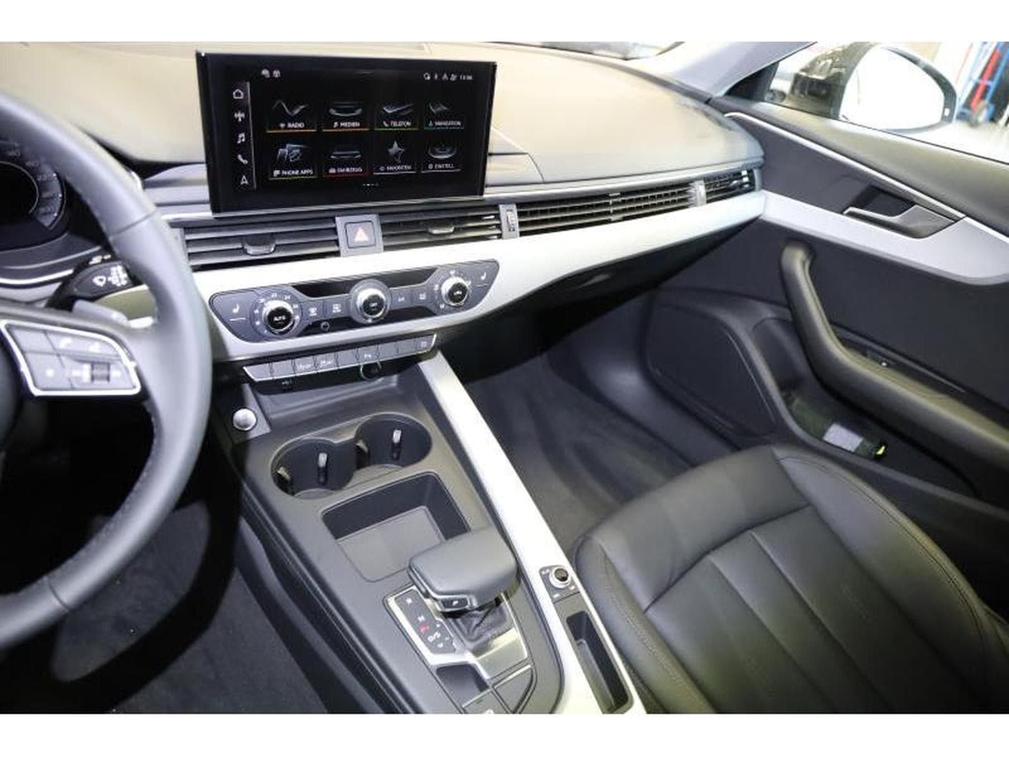 Audi A4 Avant (2024) - Photo 9