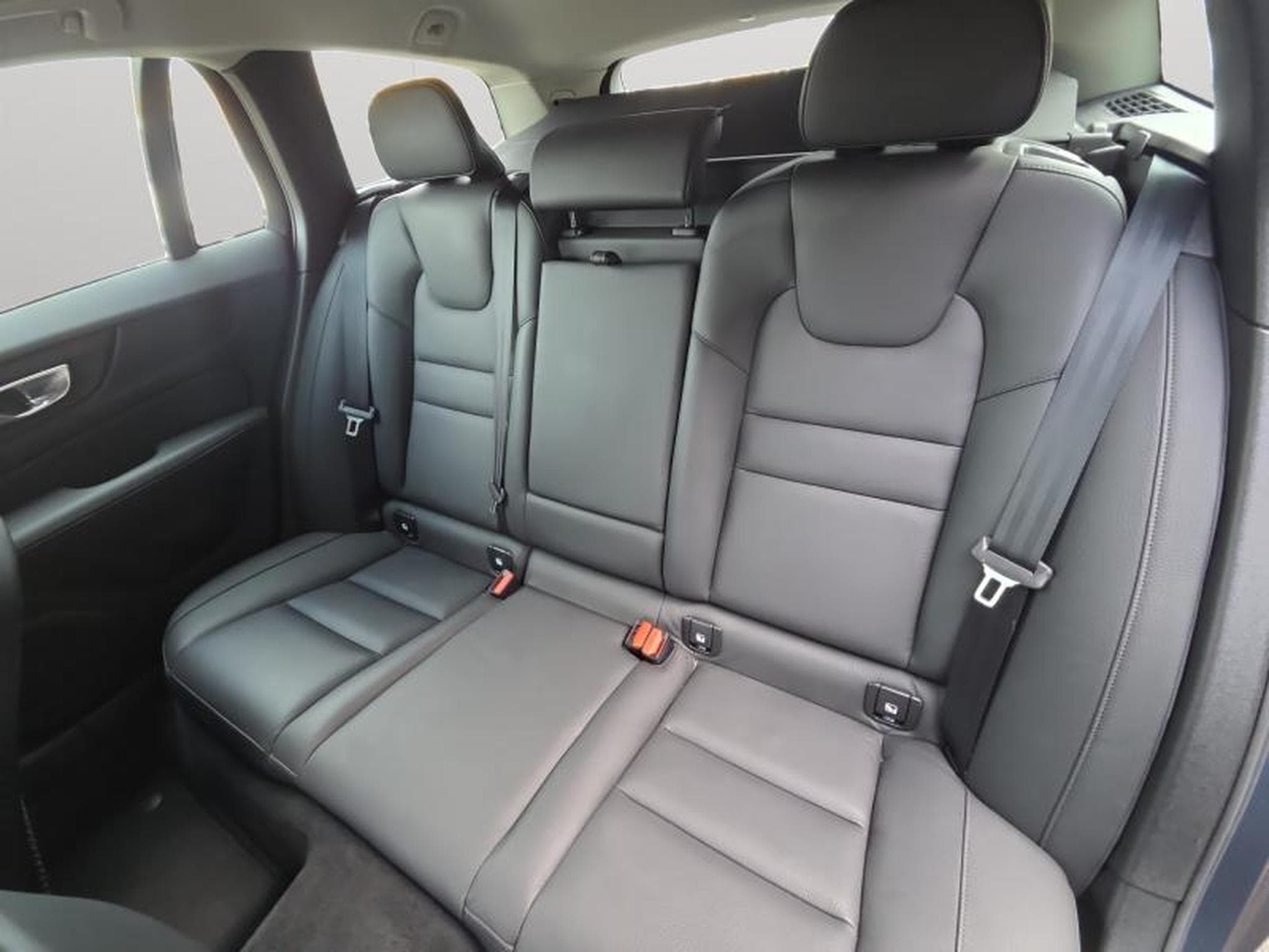 Volvo V60 B4 Core / Essence (2025) - Photo 13