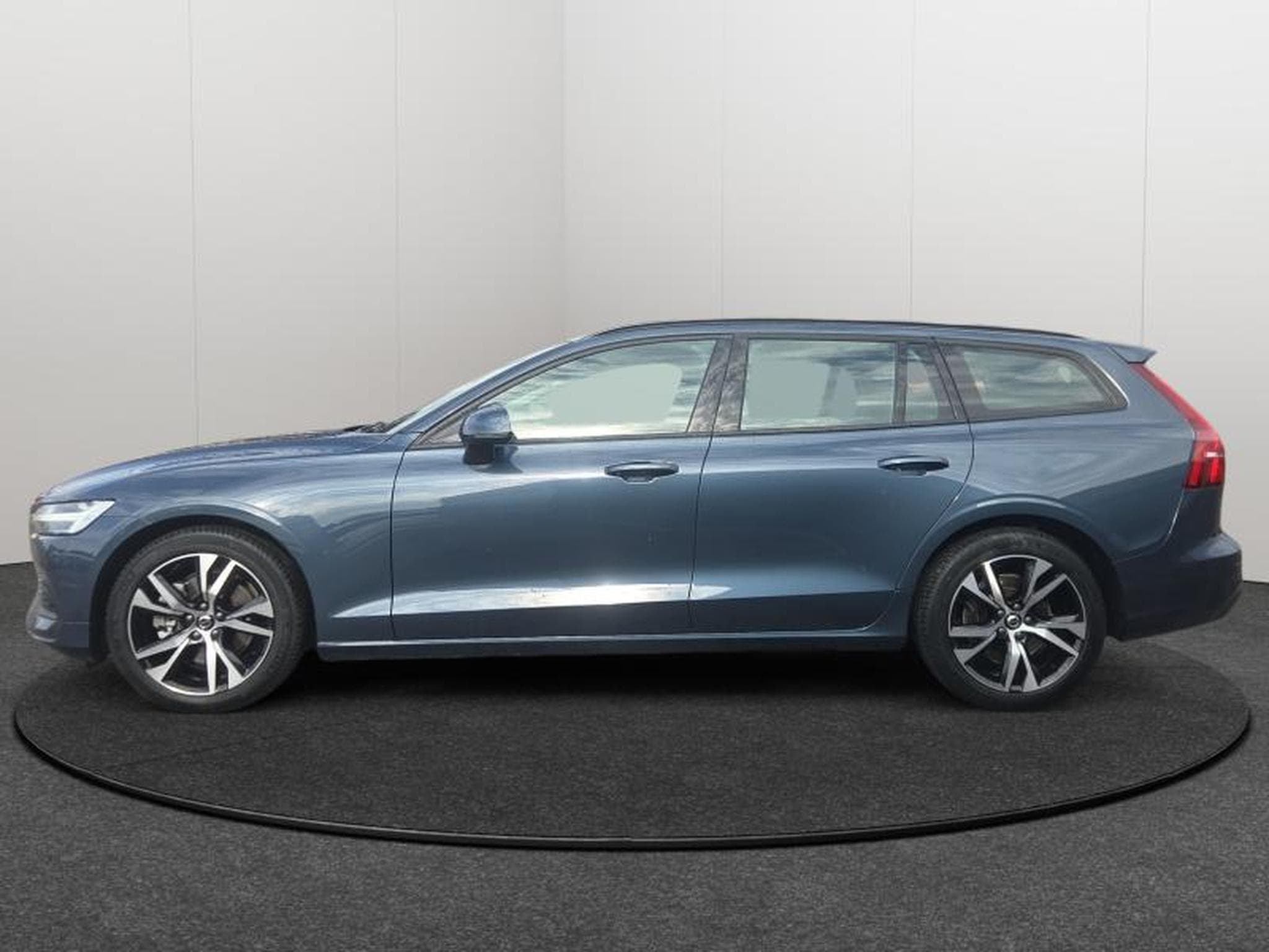 Volvo V60 B4 Core / Essence (2025) - Photo 2