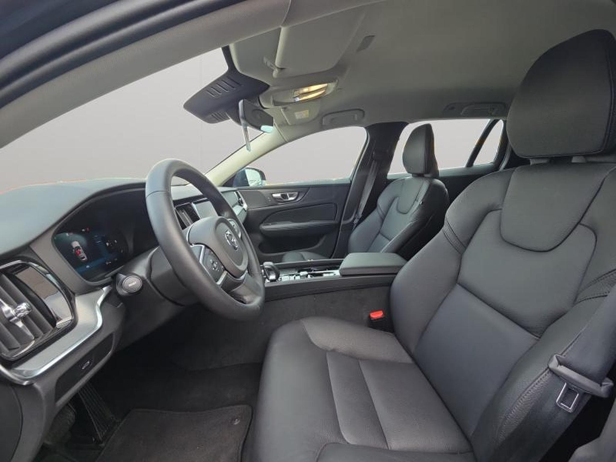 Volvo V60 B4 Core / Essence (2025) - Photo 9