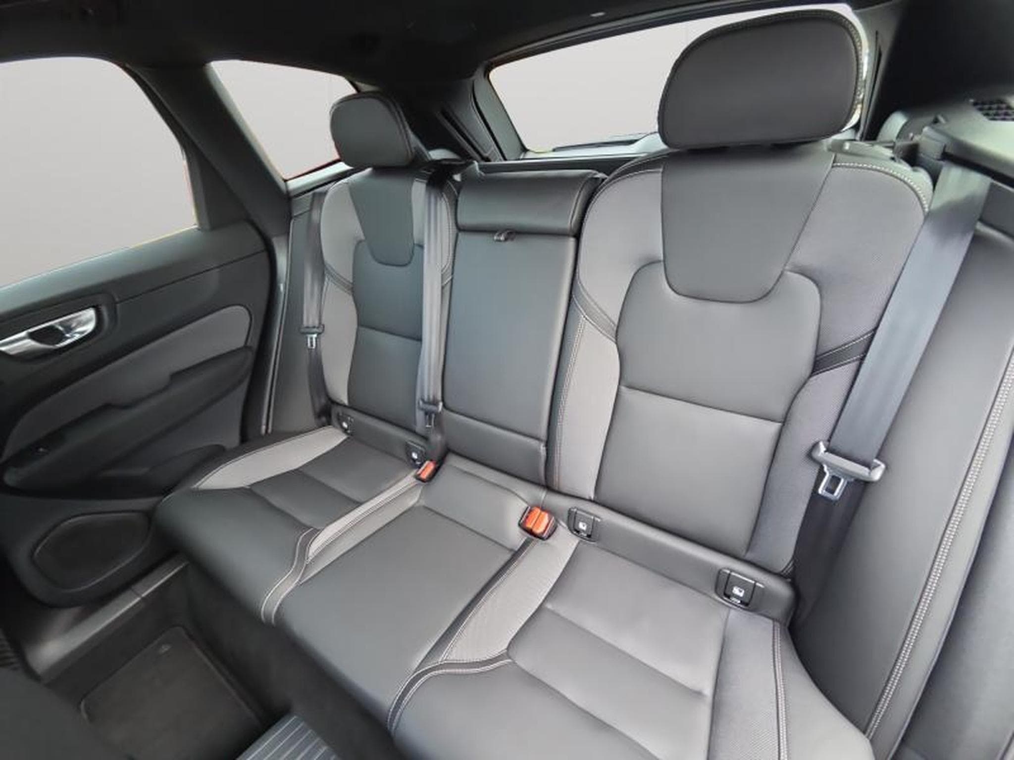 Volvo XC60 T6 AWD Black Edition Plus 2026 / Hybride (2025) - Photo 13