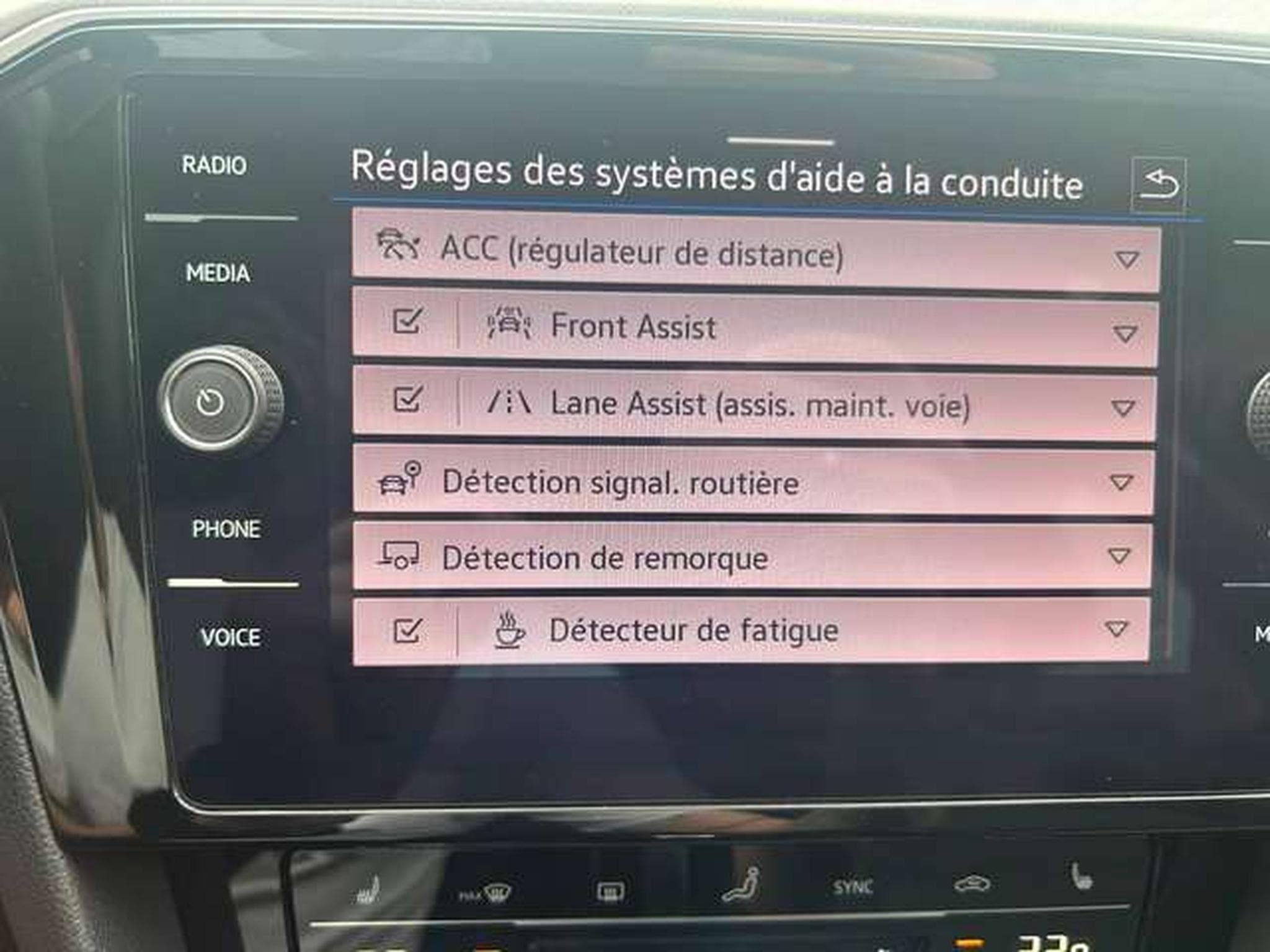 VW Passat Passat SW 2.0 TDi Style Business DSG (2020) - Photo 9