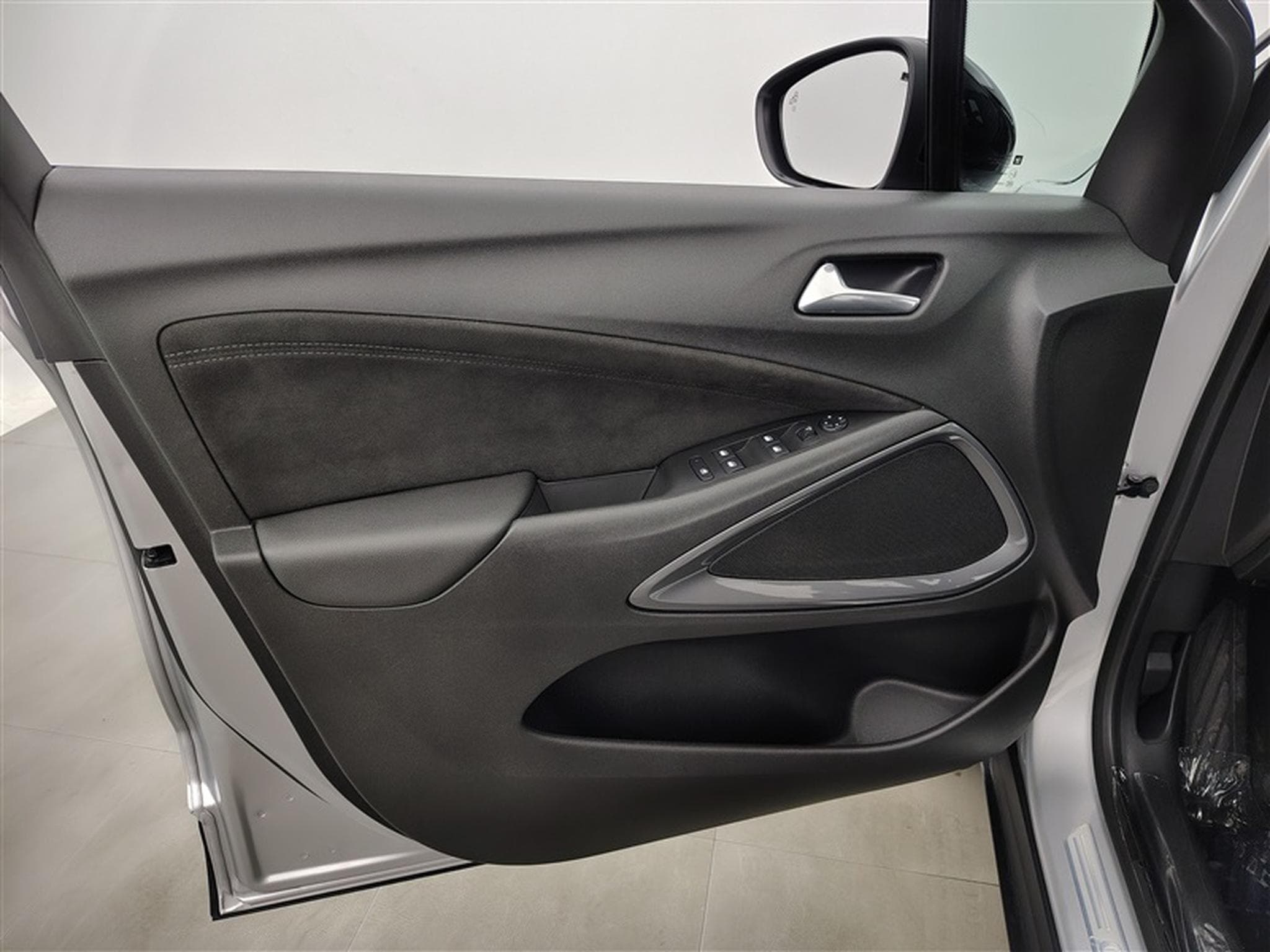Opel Crossland 1.2 Turbo Elegance S/S (EU6.4) (2023) - Photo 17