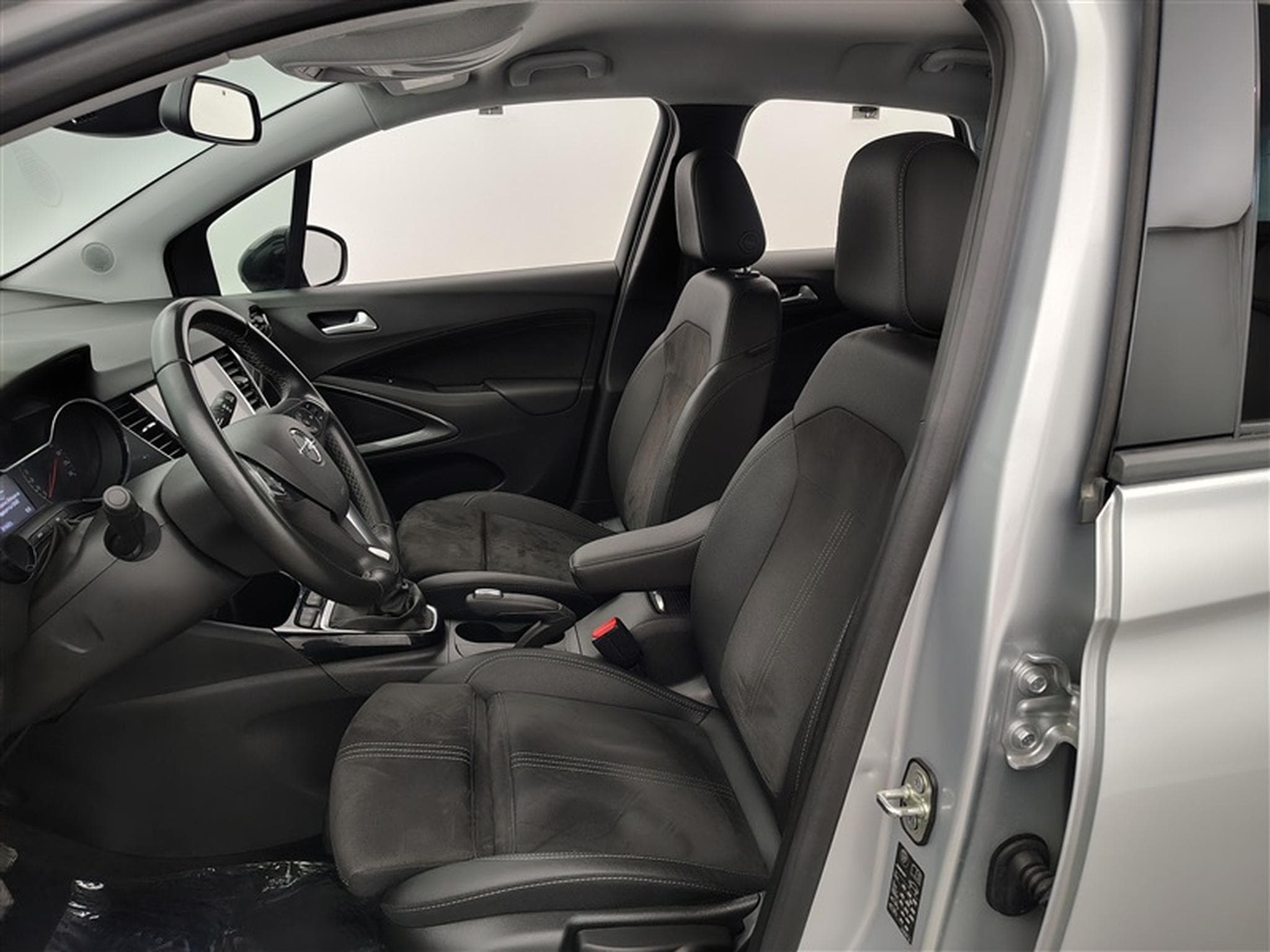 Opel Crossland 1.2 Turbo Elegance S/S (EU6.4) (2023) - Photo 7
