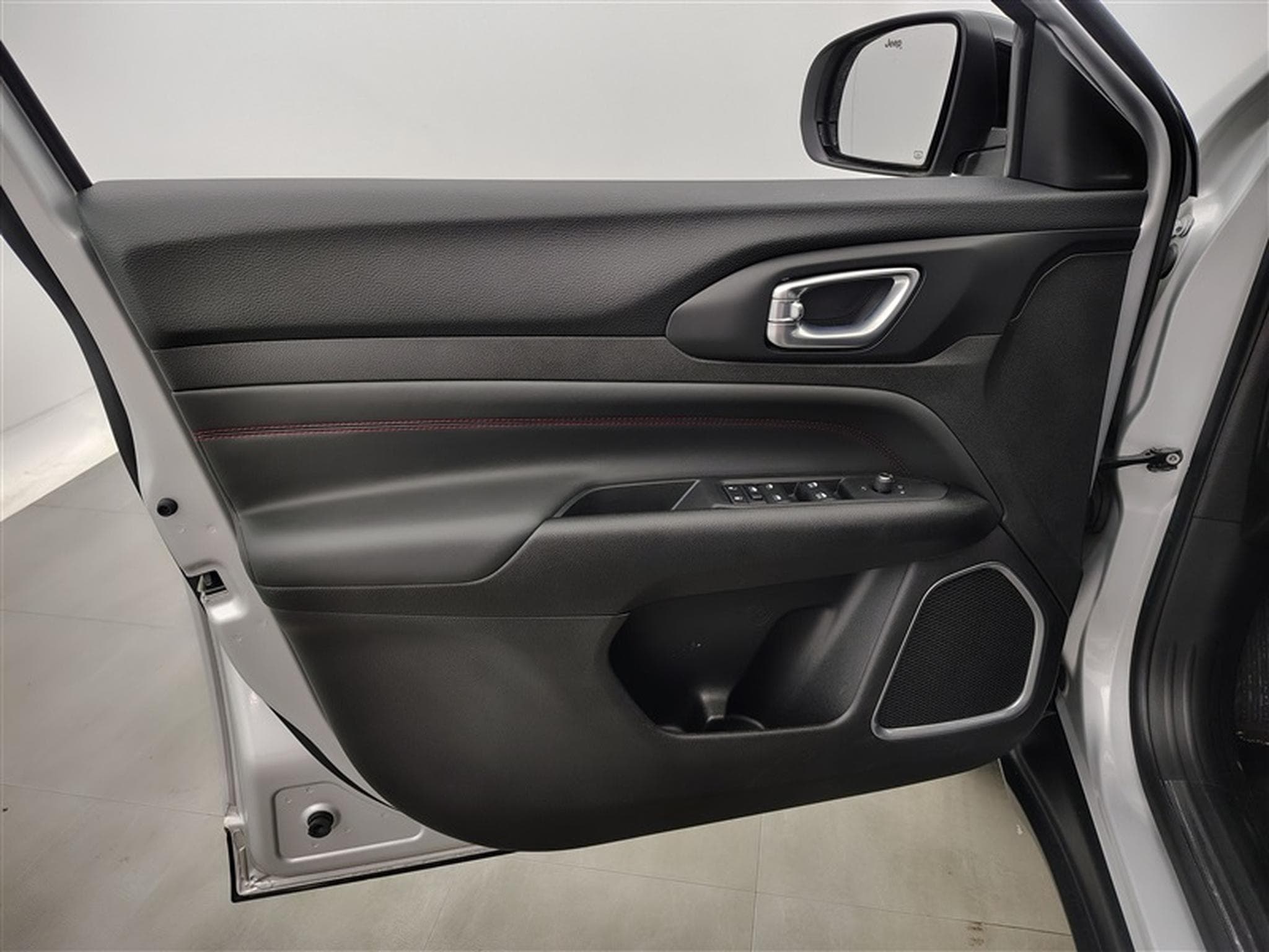 Jeep Compass 1.3 Turbo eAWD PHEV Trailhawk NAVI / FULL LED / CUIR PARTIEL (2023) - Photo 17