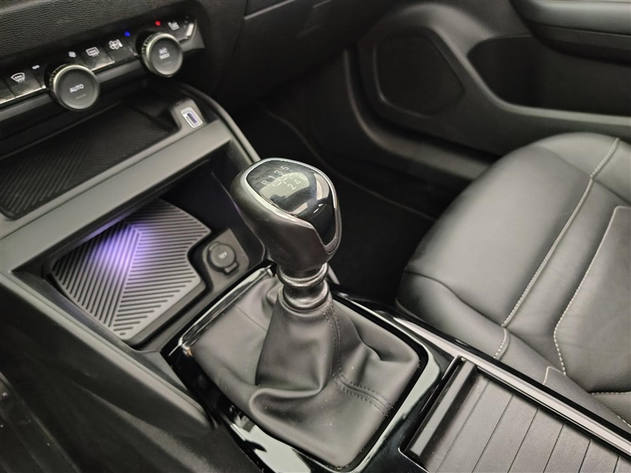 Citroen C4 1.2 PureTech Shine Pack CUIR/NAVI/TO PANO/FULL LED/JA (2022) - Photo 12