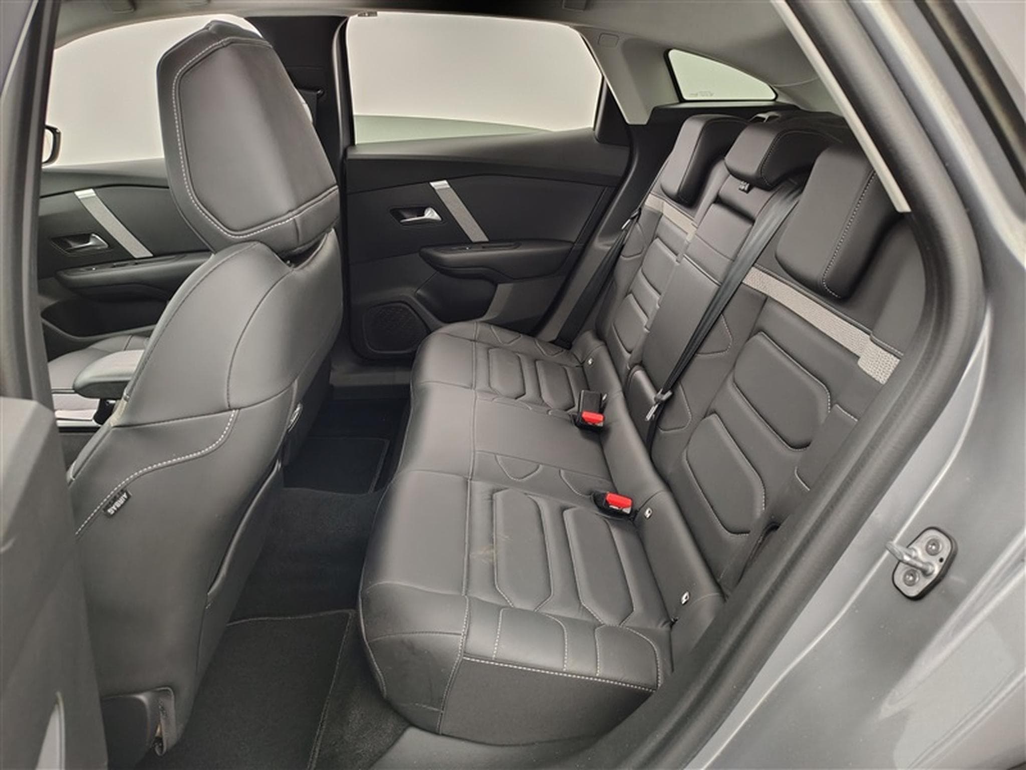 Citroen C4 1.2 PureTech Shine Pack CUIR/NAVI/TO PANO/FULL LED/JA (2022) - Photo 13