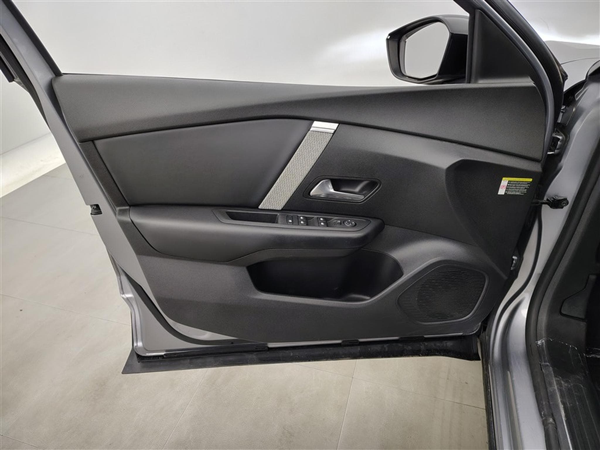 Citroen C4 1.2 PureTech Shine Pack CUIR/NAVI/TO PANO/FULL LED/JA (2022) - Photo 17