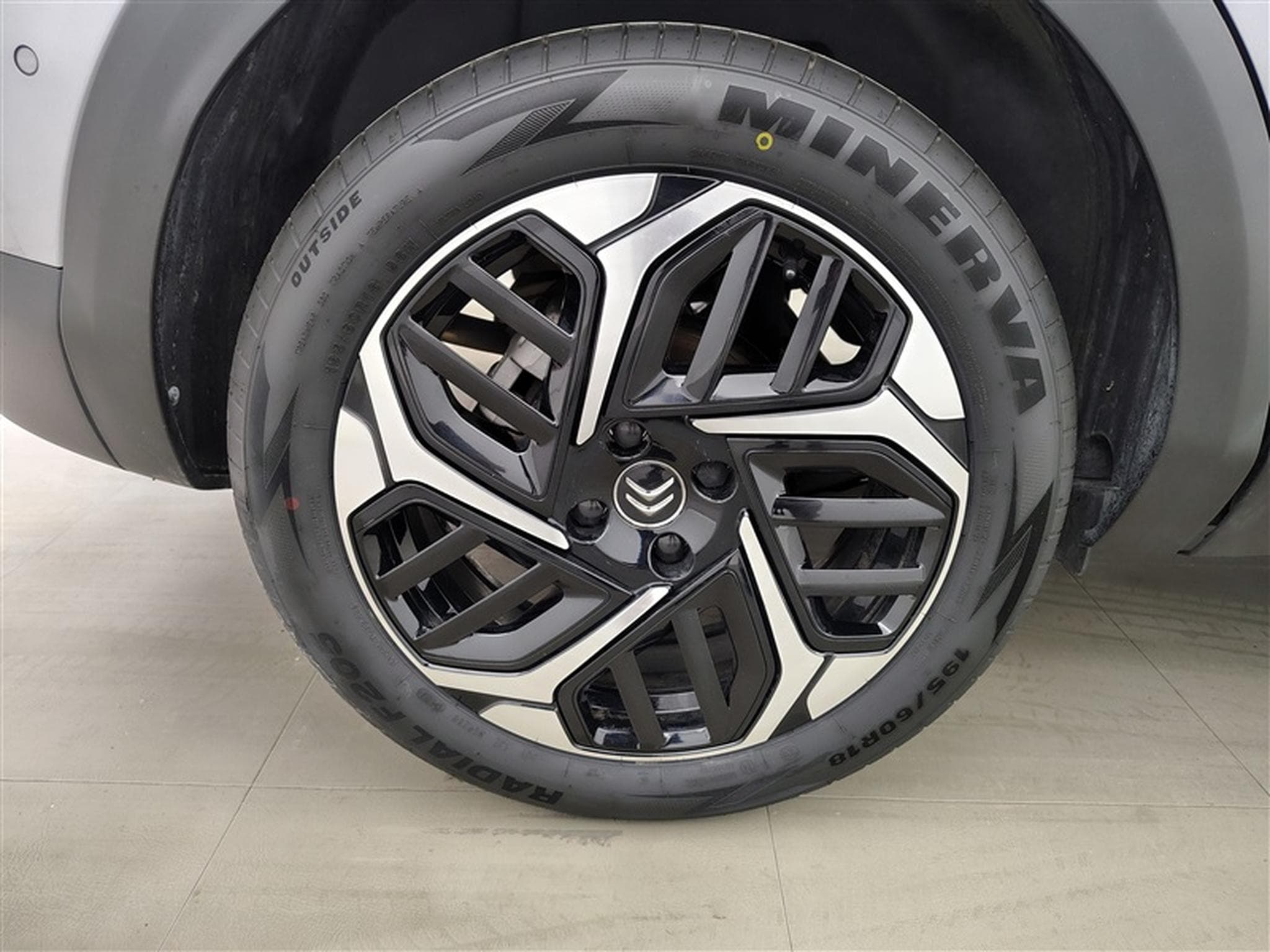 Citroen C4 1.2 PureTech Shine Pack CUIR/NAVI/TO PANO/FULL LED/JA (2022) - Photo 6