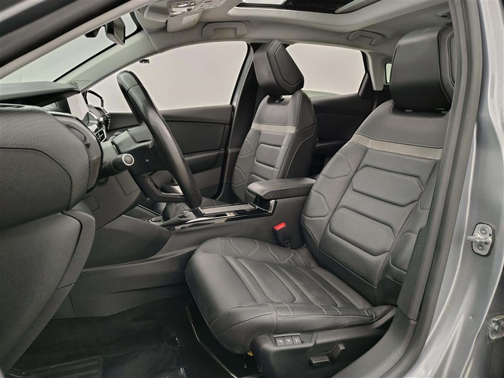 Citroen C4 1.2 PureTech Shine Pack CUIR/NAVI/TO PANO/FULL LED/JA (2022) - Photo 7