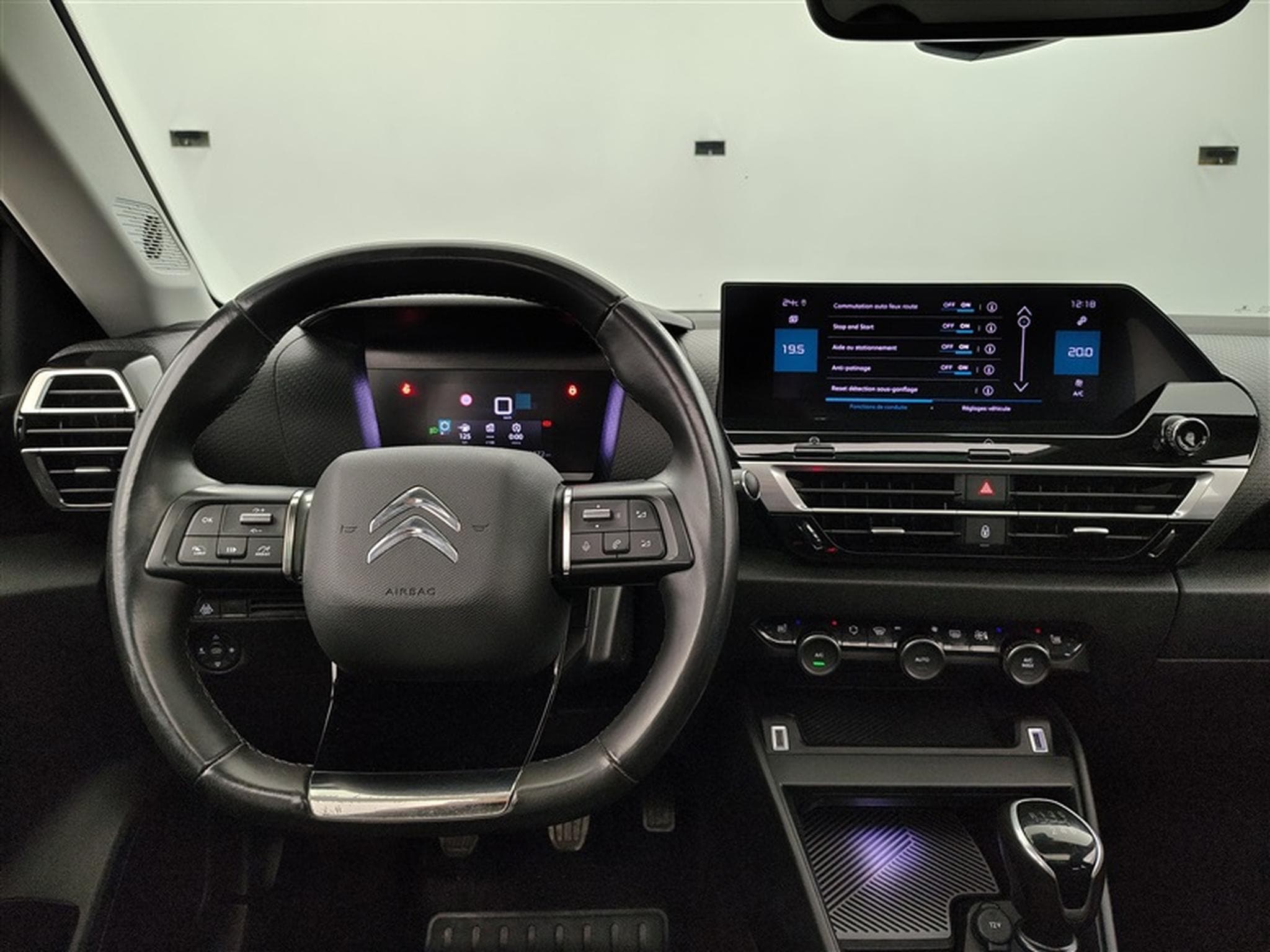 Citroen C4 1.2 PureTech Shine Pack CUIR/NAVI/TO PANO/FULL LED/JA (2022) - Photo 9