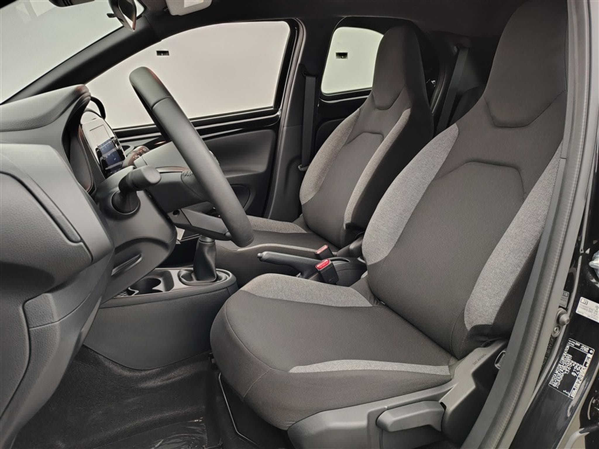 Toyota Aygo 1.0i VVT-i Play CARPLAY / CAMERA (2024) - Photo 7