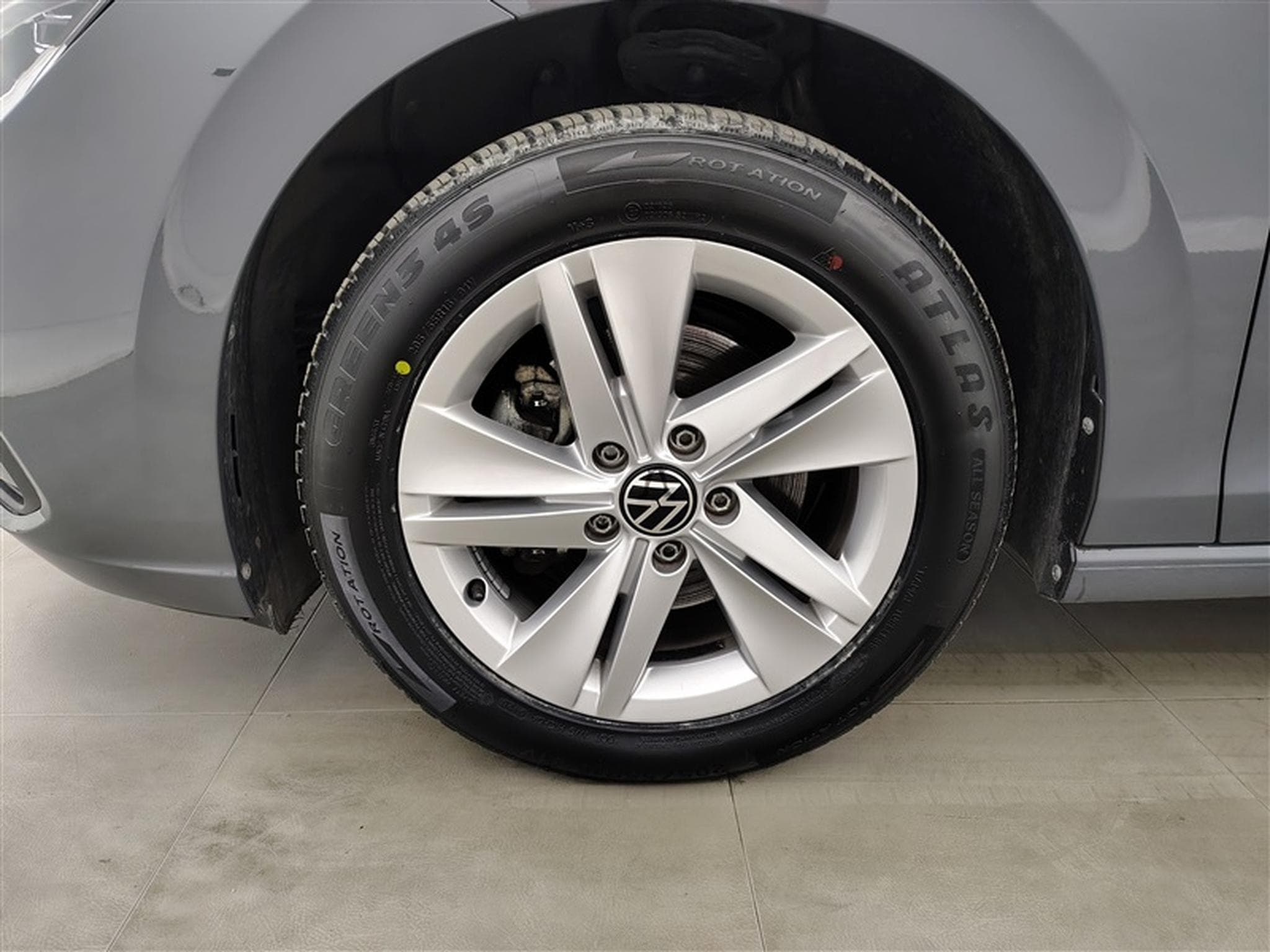 VW Golf 1.0 eTSI Life Business DSG/NAVI/FULL LED/JA16/PDC (2024) - Photo 6