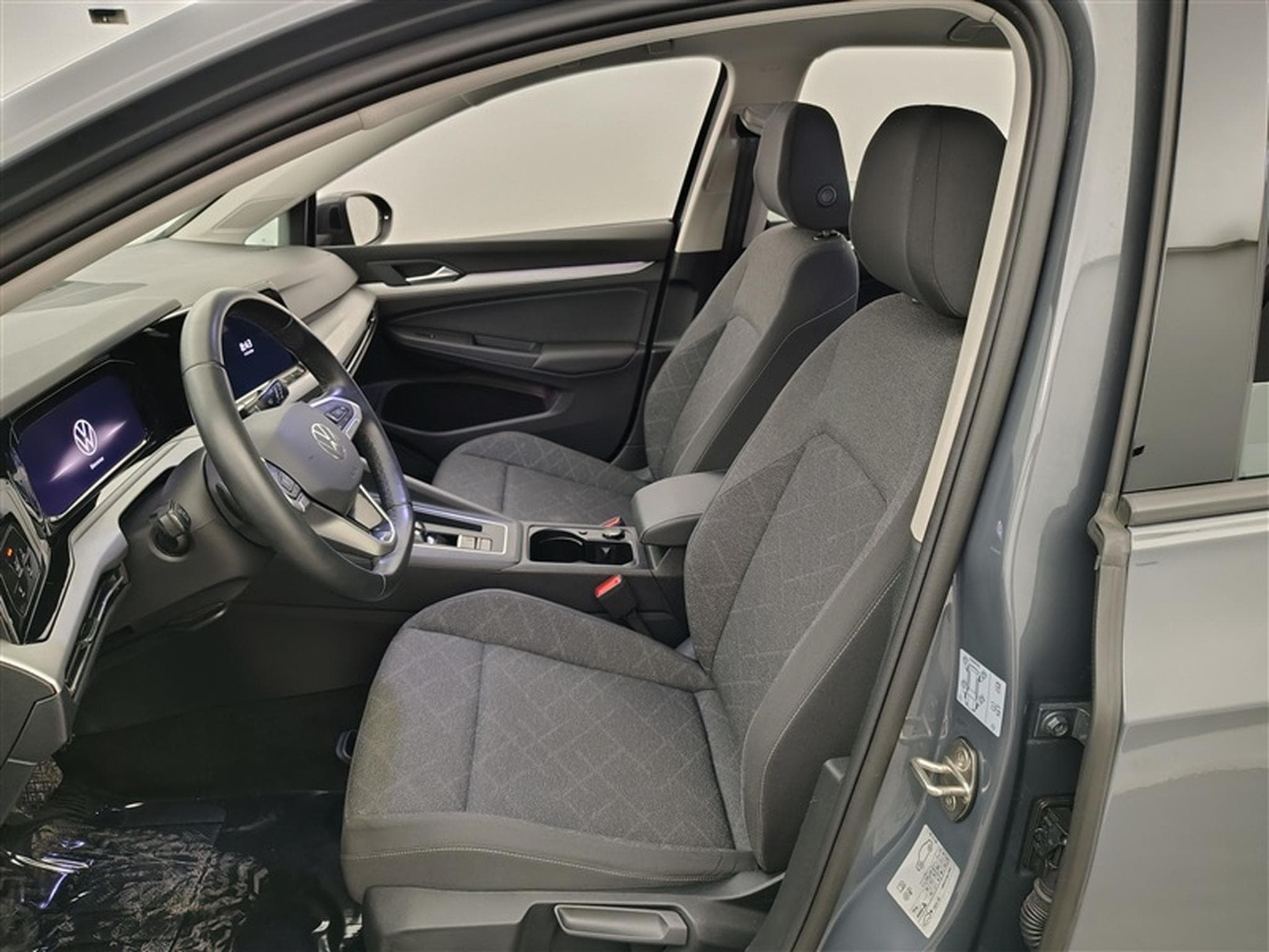 VW Golf 1.0 eTSI Life Business DSG/NAVI/FULL LED/JA16/PDC (2024) - Photo 7