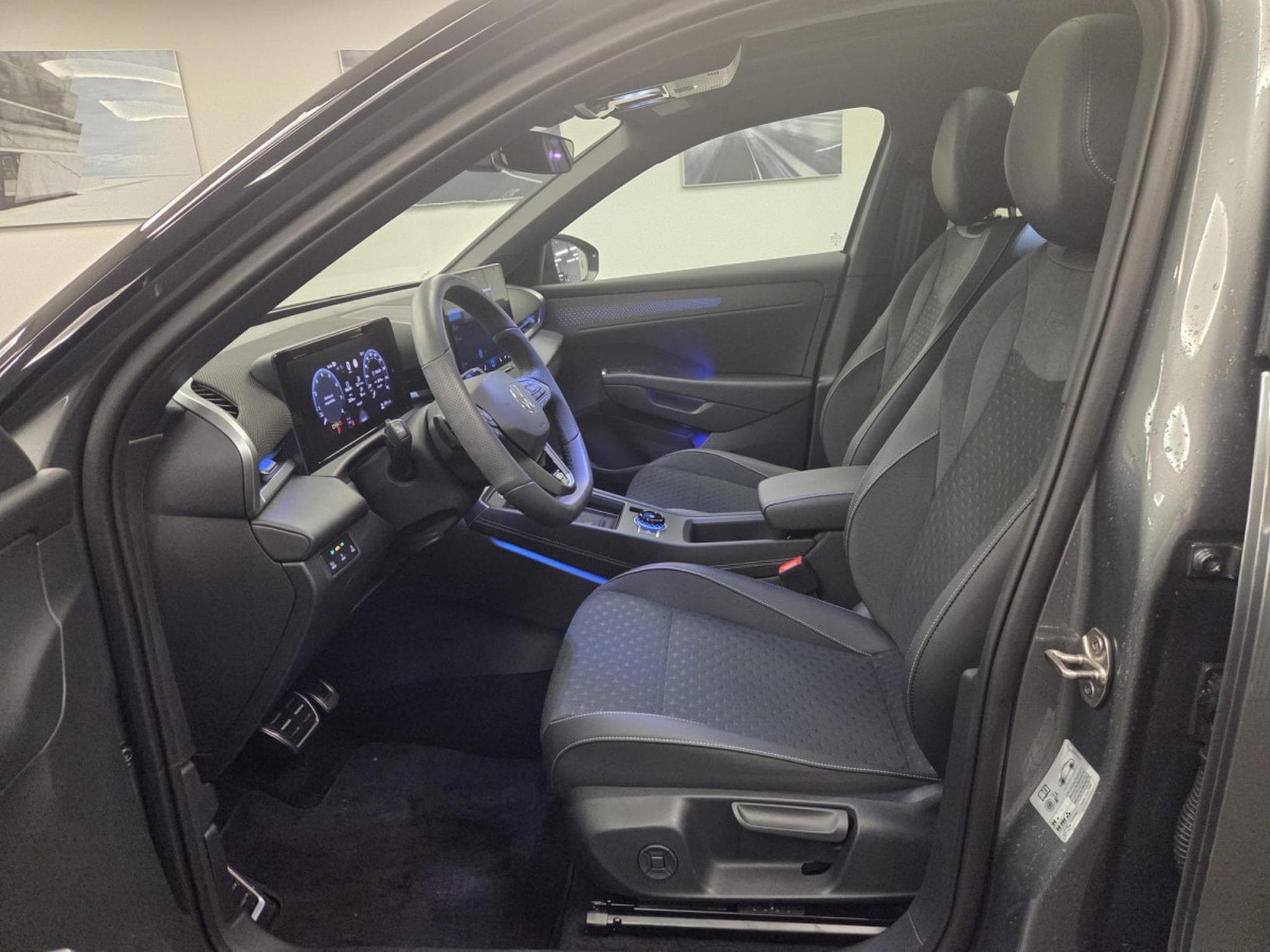 VW T-Roc T-ROC TSI R-Line 150 CV / 110 KW  DSG (2026) - Photo 3