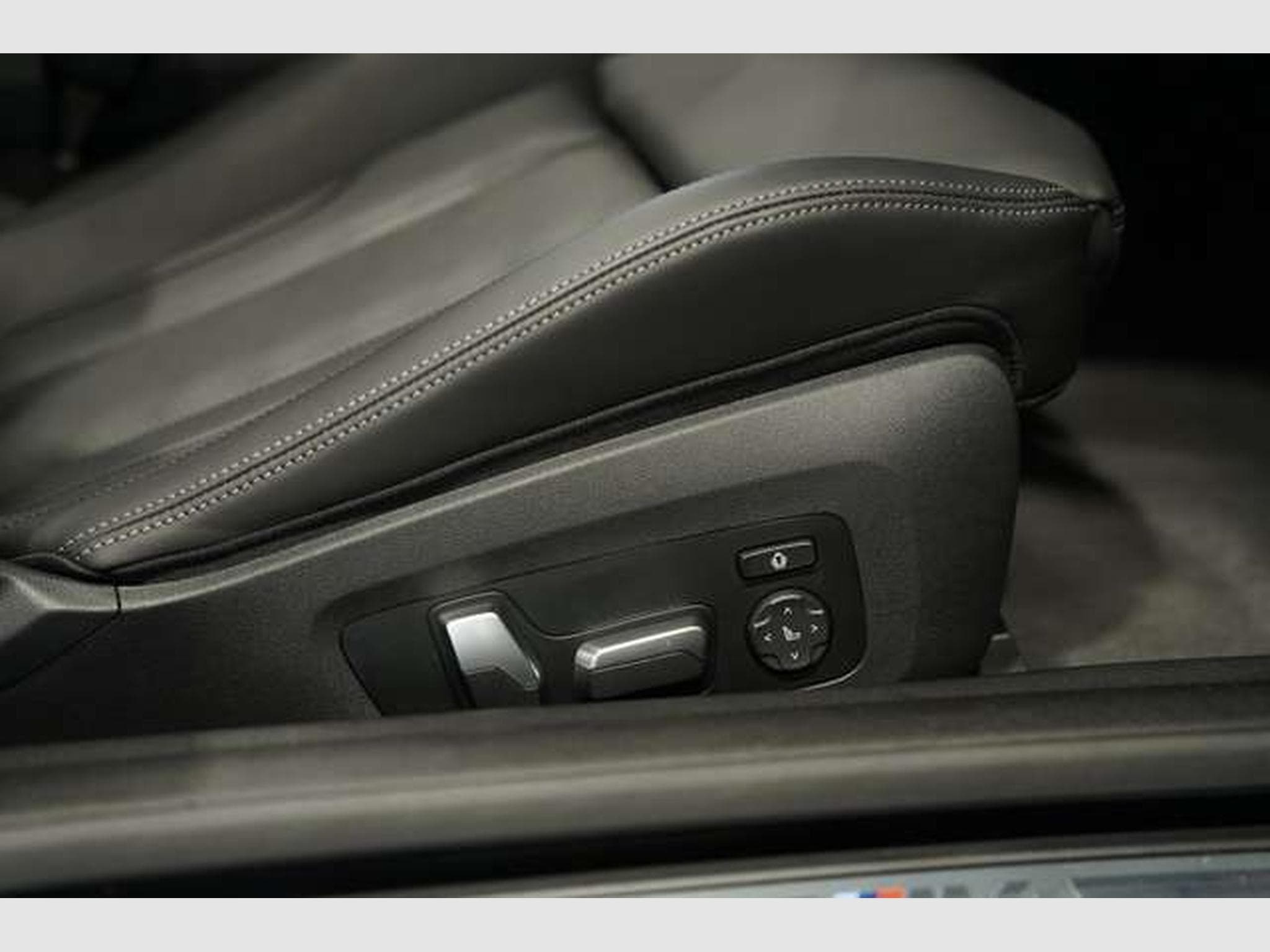 BMW M4 xD Competition Cabrio 1H *M Driver?s-P*Carbon (2023) - Photo 18