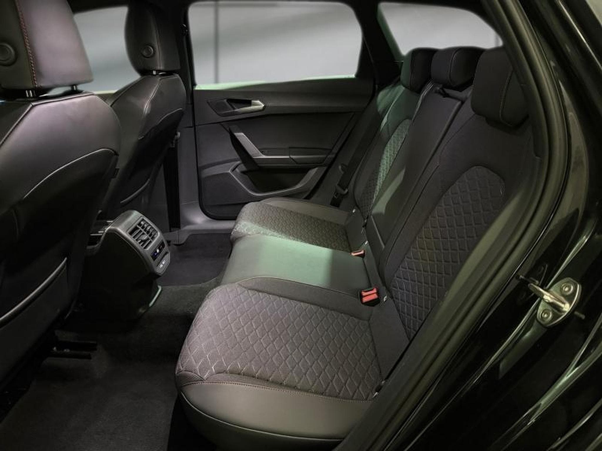 Seat Leon ST -18% 1,5 eTSI 150CV FR Spéciale Edition Tourer (2025) - Photo 10