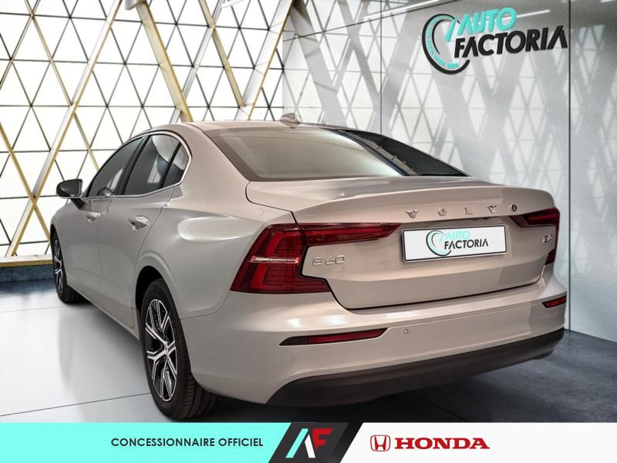 Volvo S60 -46% 2,0 MHEV 197CV Core (2024) - Photo 3