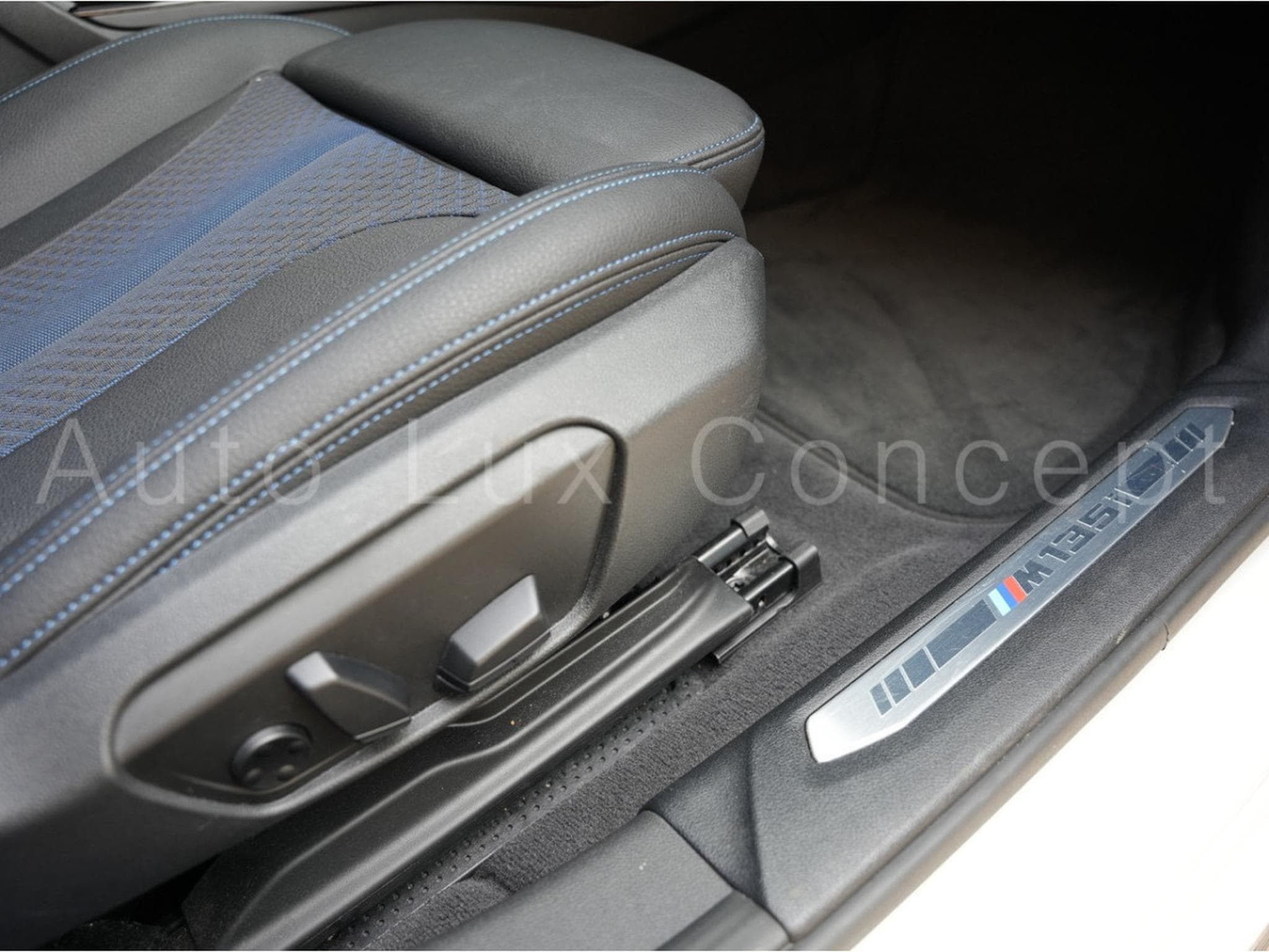 BMW M135 i xDrive (2019) - Photo 28