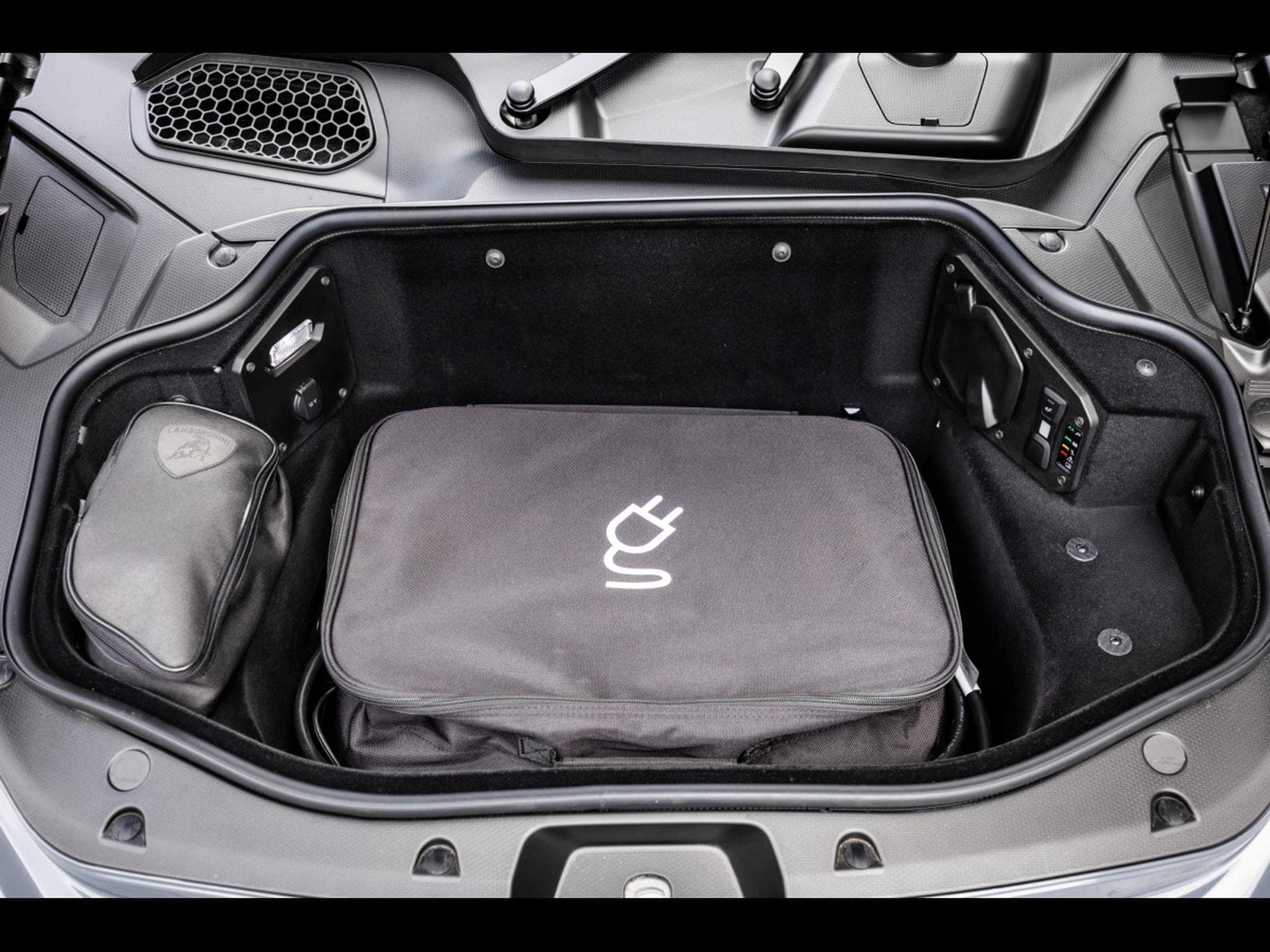 Lamborghini Revuelto 6.5 V12 HPEV (1.015 CH) - GRIGIO TELESTO – FULL PPF (2025) - Photo 25