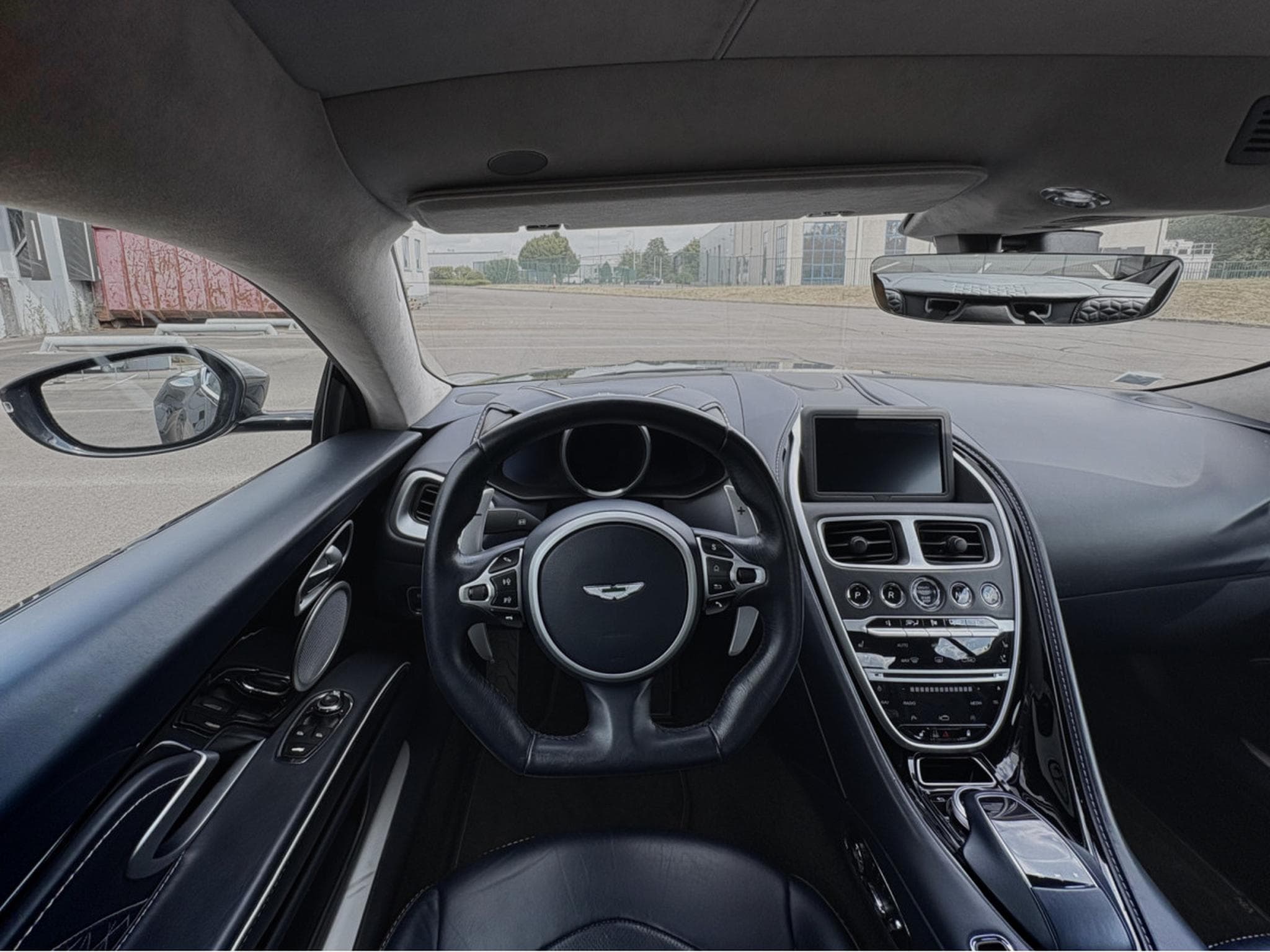 Aston-Martin DBS 5.2 V12 725 SUPERLEGGERA (2019) - Photo 10