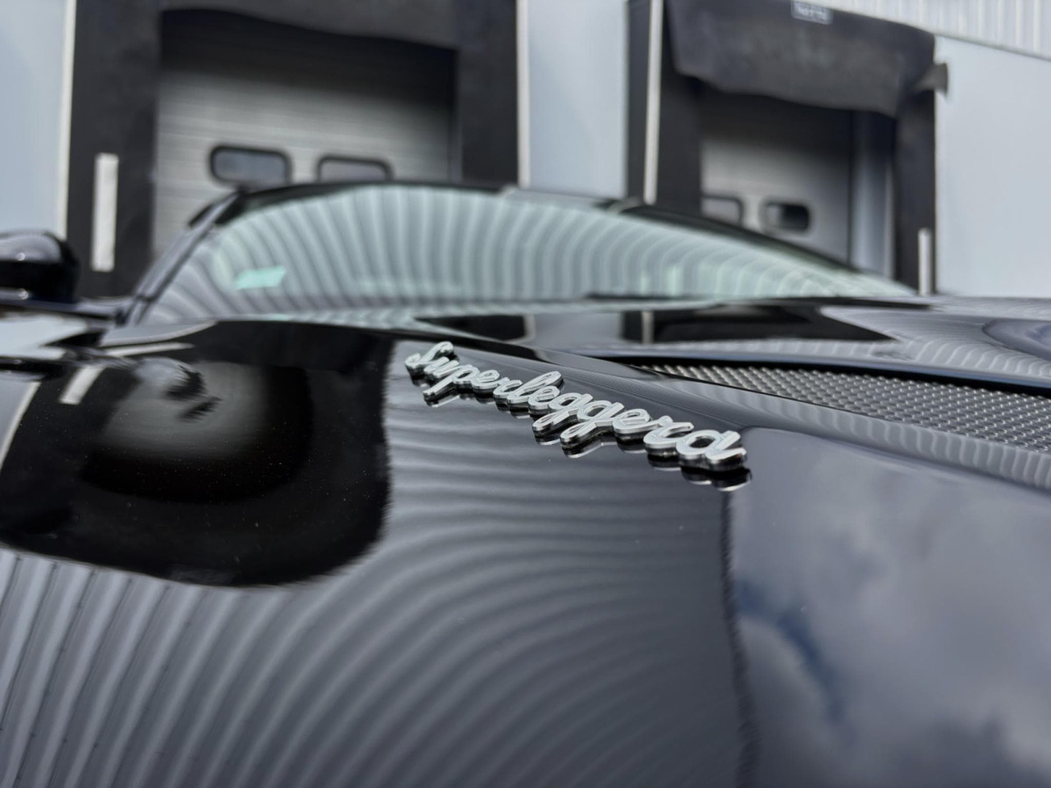 Aston-Martin DBS 5.2 V12 725 SUPERLEGGERA (2019) - Photo 14