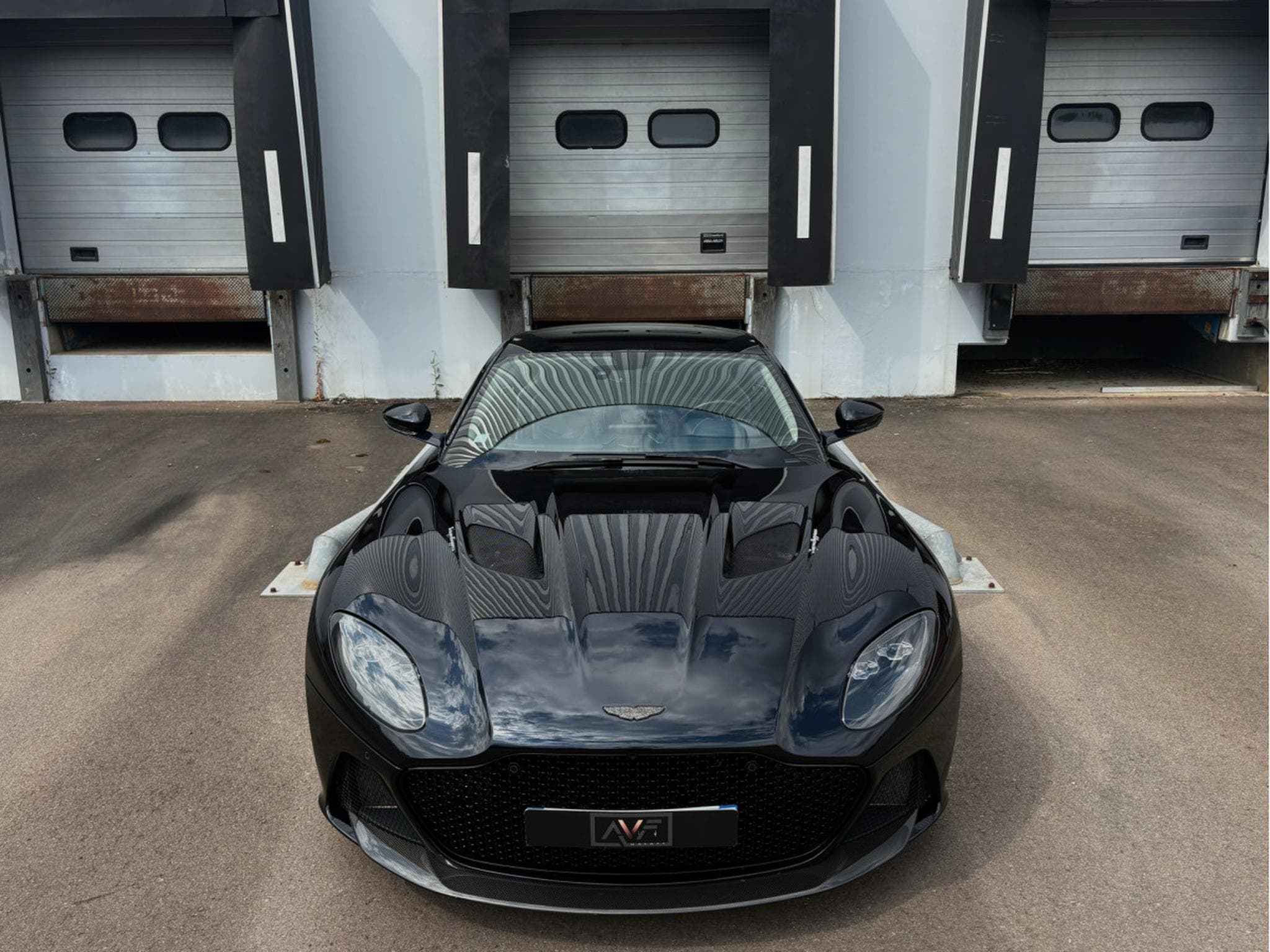 Aston-Martin DBS 5.2 V12 725 SUPERLEGGERA (2019) - Photo 2