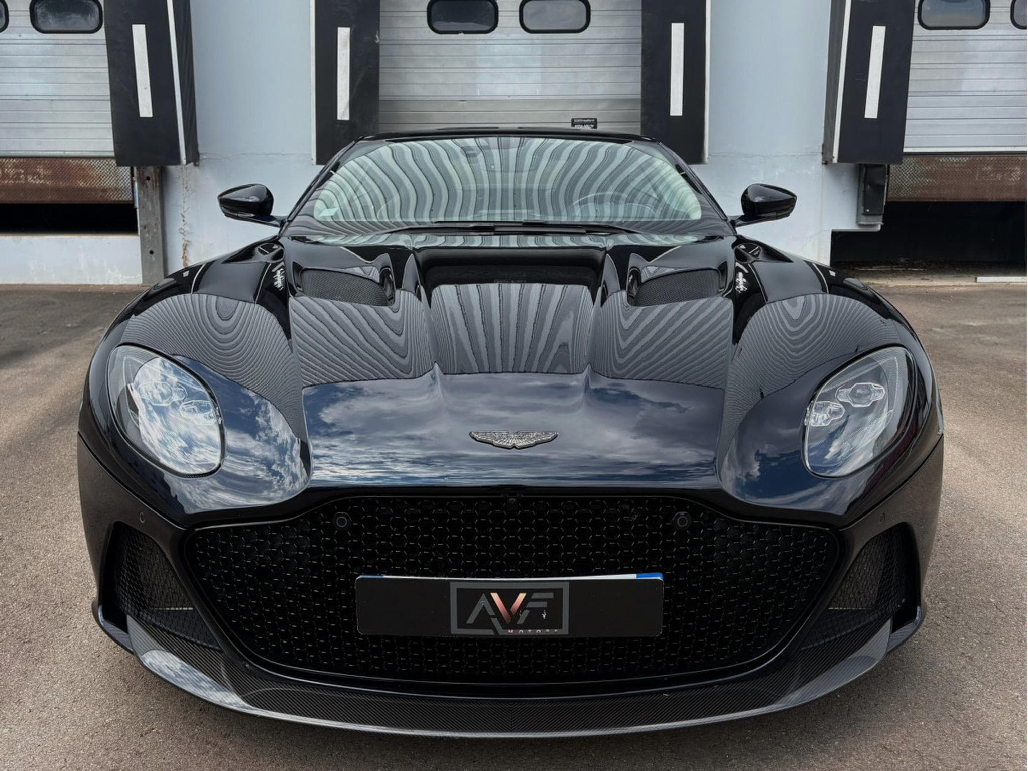 Aston-Martin DBS 5.2 V12 725 SUPERLEGGERA (2019) - Photo 3