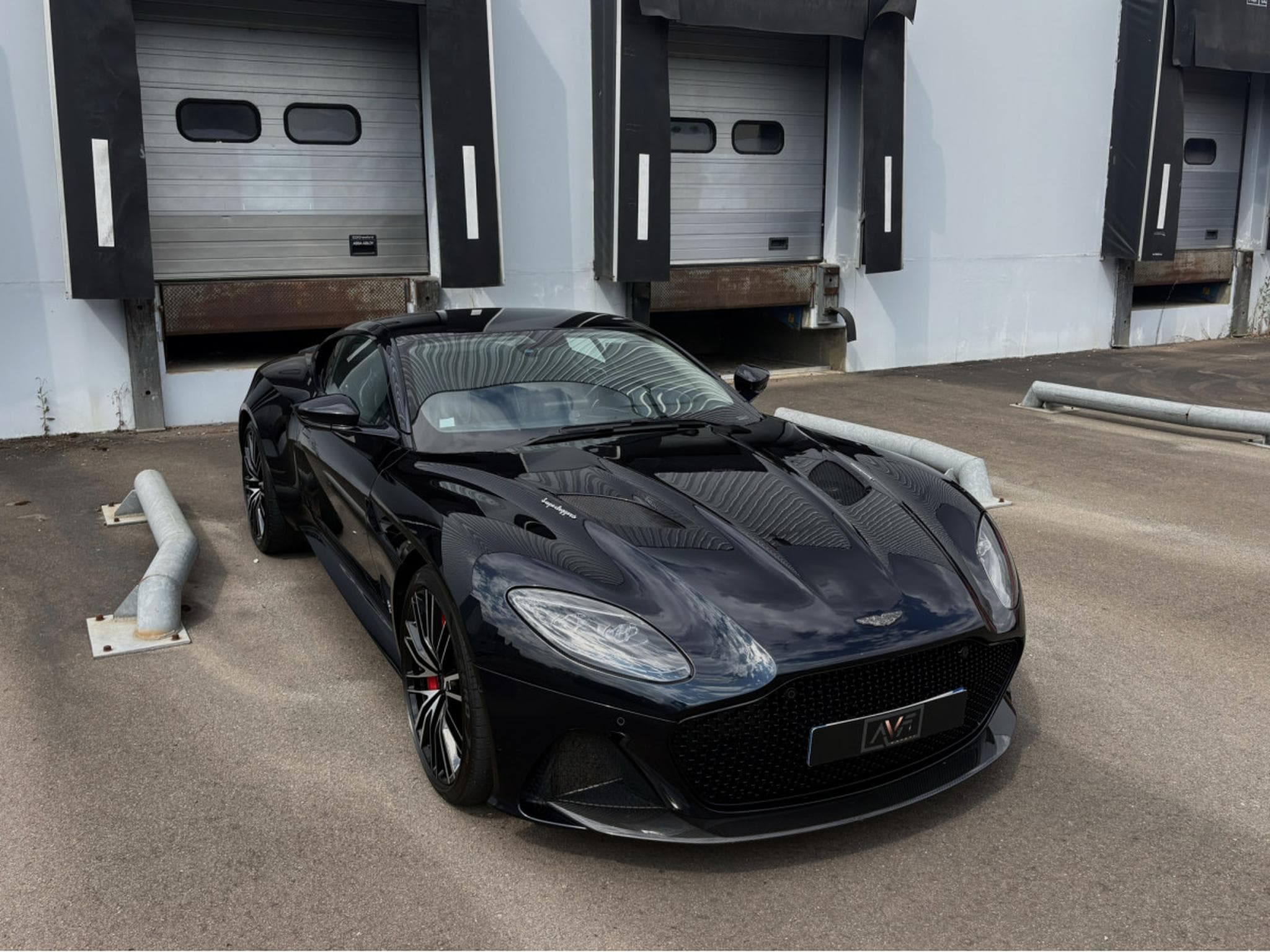 Aston-Martin DBS 5.2 V12 725 SUPERLEGGERA (2019) - Photo 5