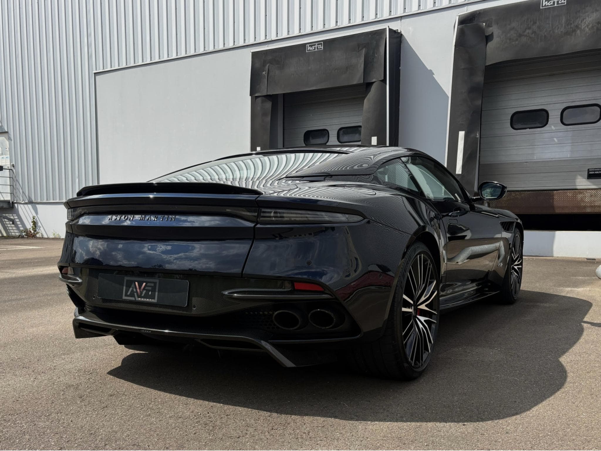 Aston-Martin DBS 5.2 V12 725 SUPERLEGGERA (2019) - Photo 7