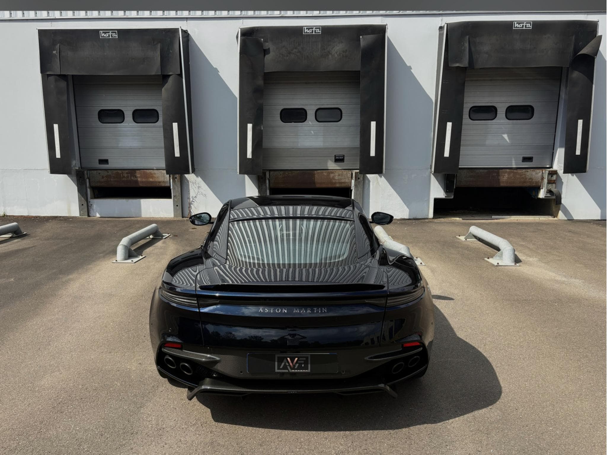 Aston-Martin DBS 5.2 V12 725 SUPERLEGGERA (2019) - Photo 8
