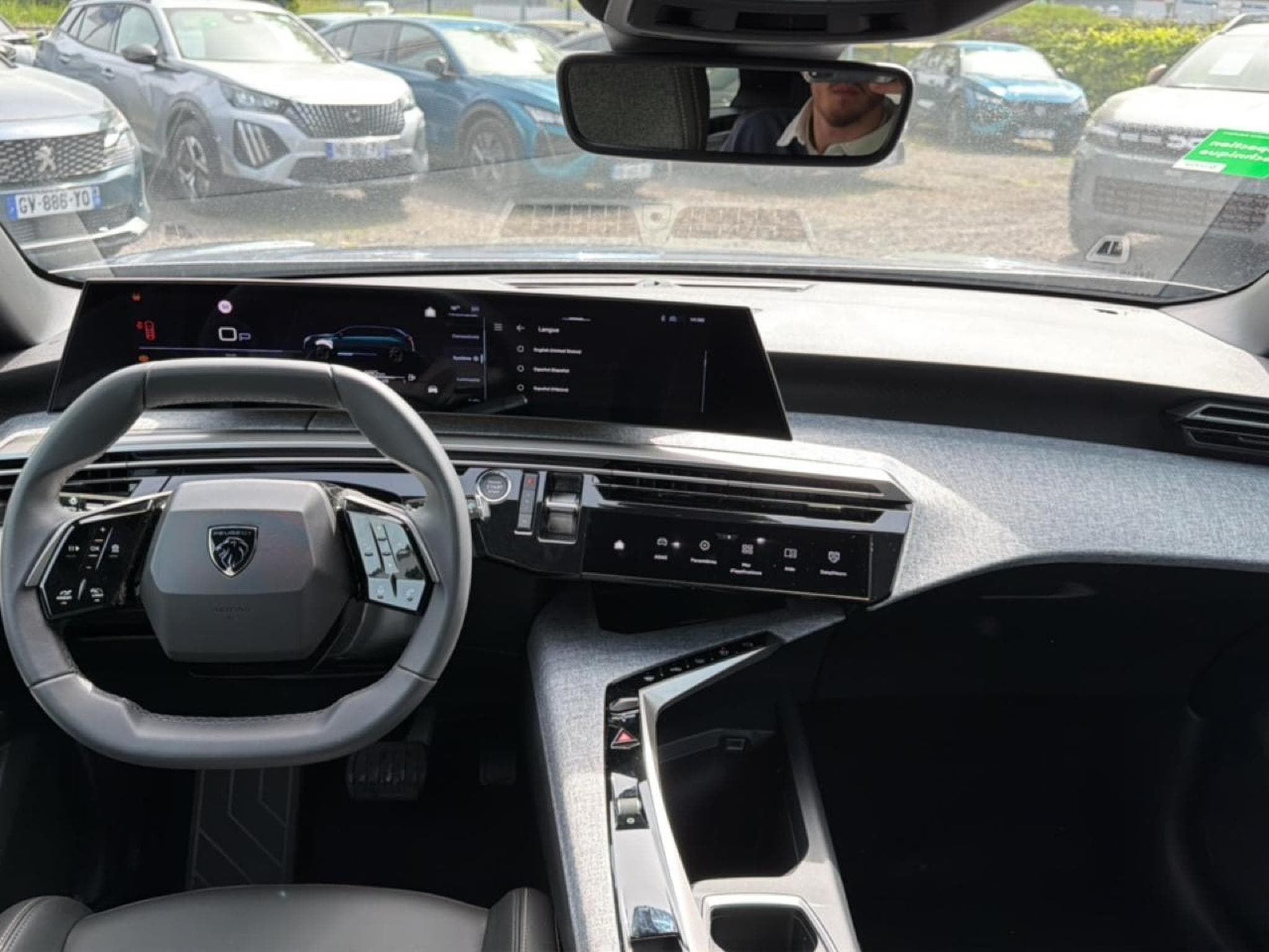 Peugeot 5008 HYBRID 145 ALLURE E-DCS6 (2025) - Photo 10