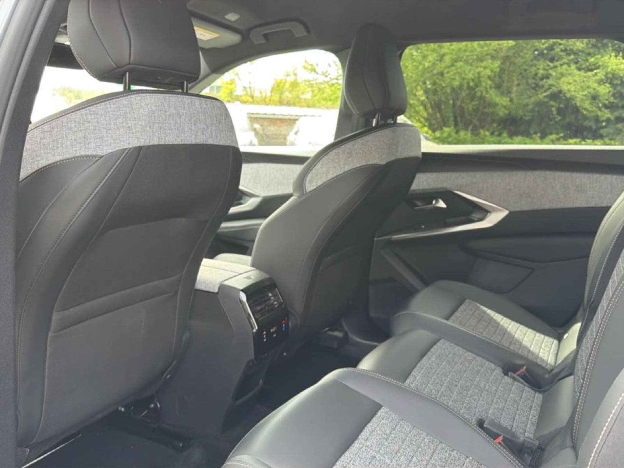 Peugeot 5008 HYBRID 145 ALLURE E-DCS6 (2025) - Photo 13