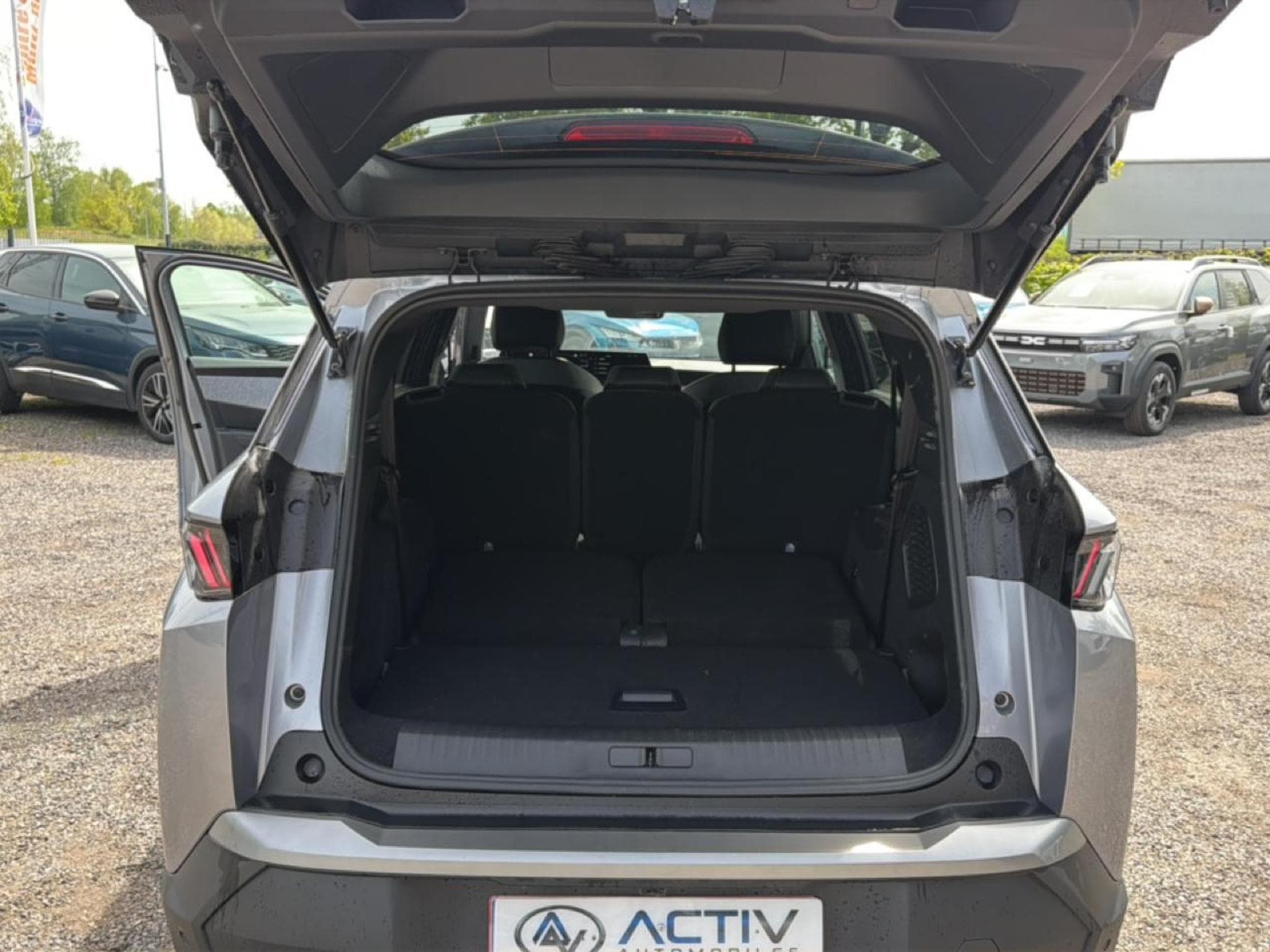 Peugeot 5008 HYBRID 145 ALLURE E-DCS6 (2025) - Photo 16